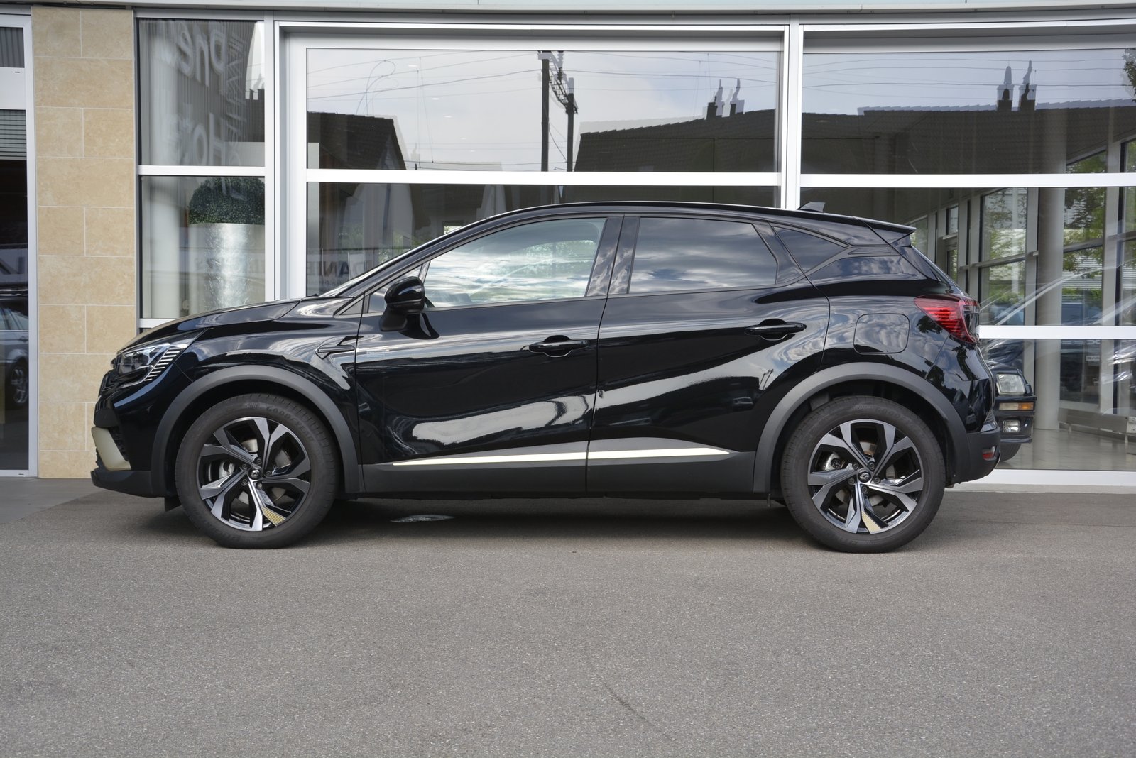 RENAULT Captur 1.6 E-Tech Plug-in Engineered, Plug-in-Hybrid Benzina/Elettrica, Occasioni / Usate, Automatico - 3