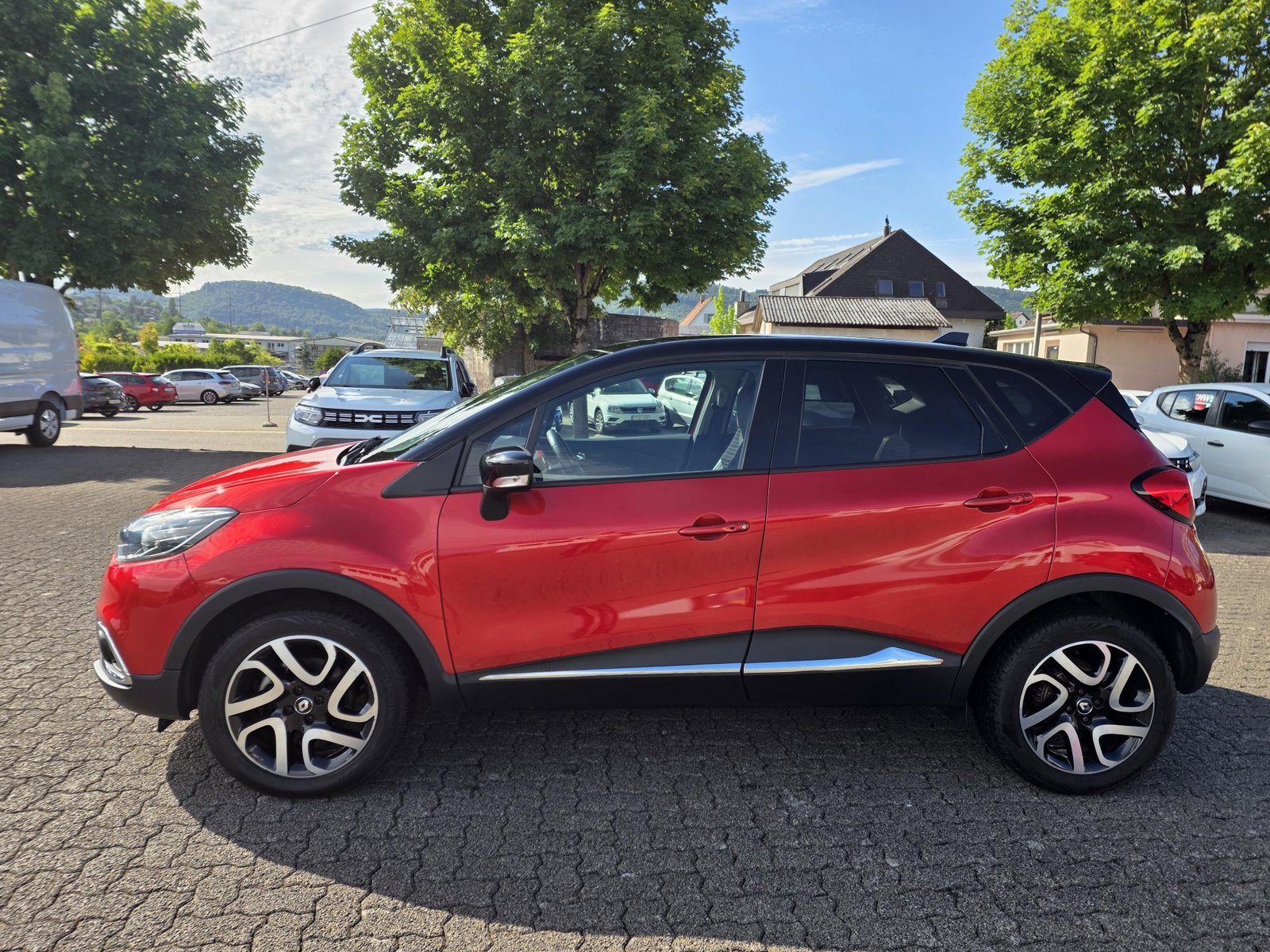 RENAULT Captur 1.2 TCe Outdoor+ EDC S/S, Essence, Occasion / Utilisé, Automatique - 2
