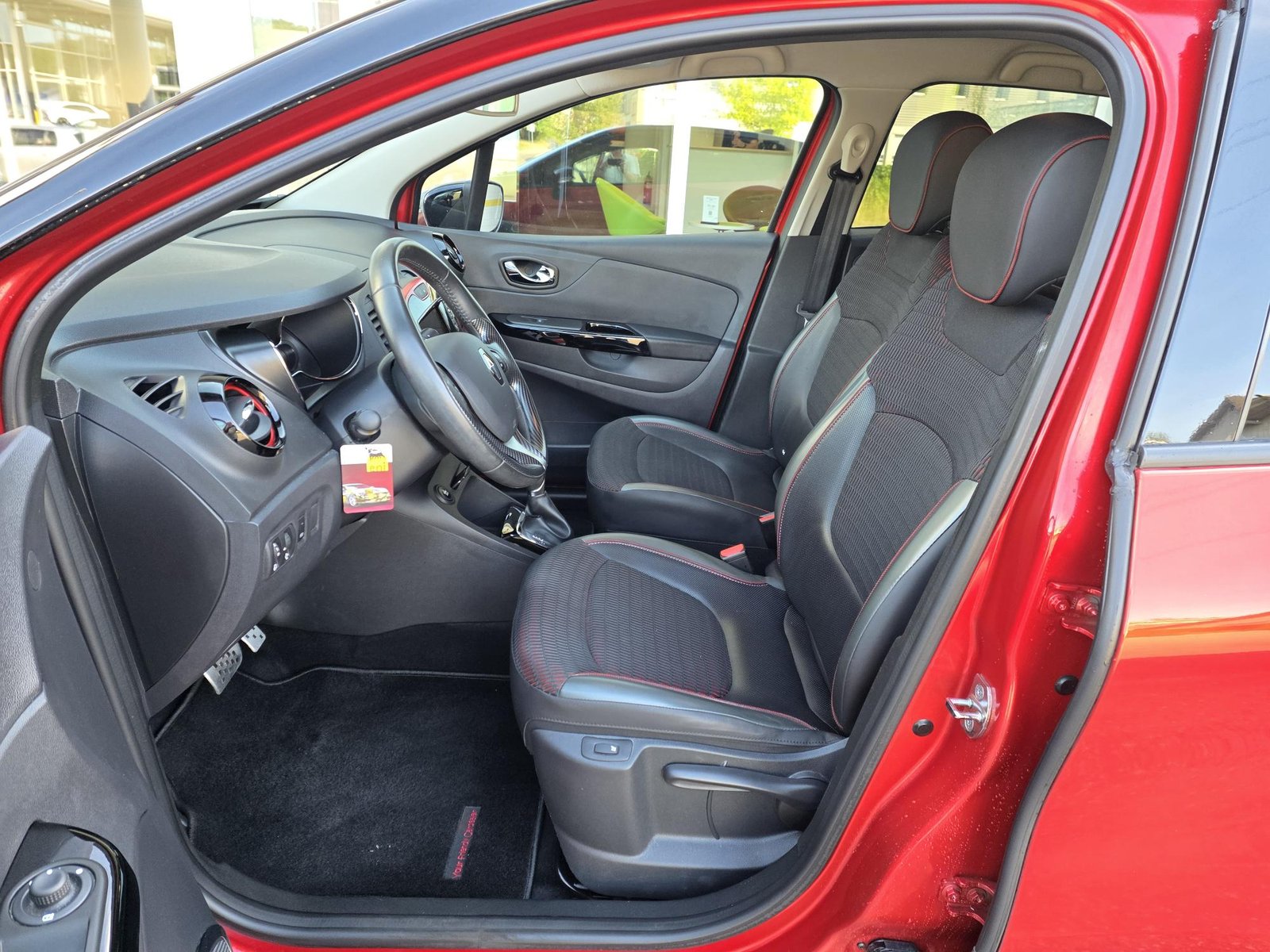 RENAULT Captur 1.2 TCe Outdoor+ EDC S/S, Essence, Occasion / Utilisé, Automatique - 6