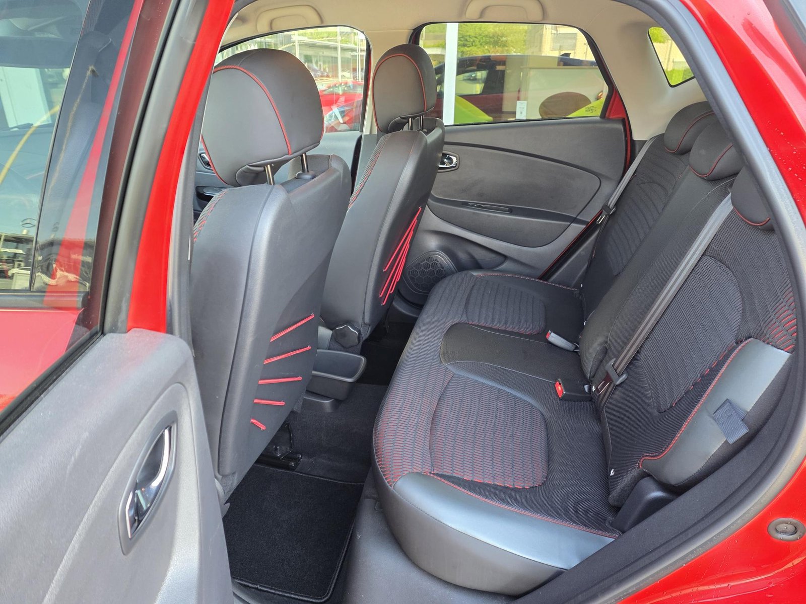 RENAULT Captur 1.2 TCe Outdoor+ EDC S/S, Essence, Occasion / Utilisé, Automatique - 7