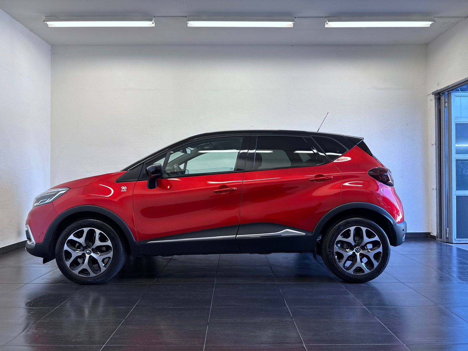 RENAULT Captur 1.2 T 16V 90th Anniversary EDC, Benzin, Occasion / Gebraucht, Automatik - 7
