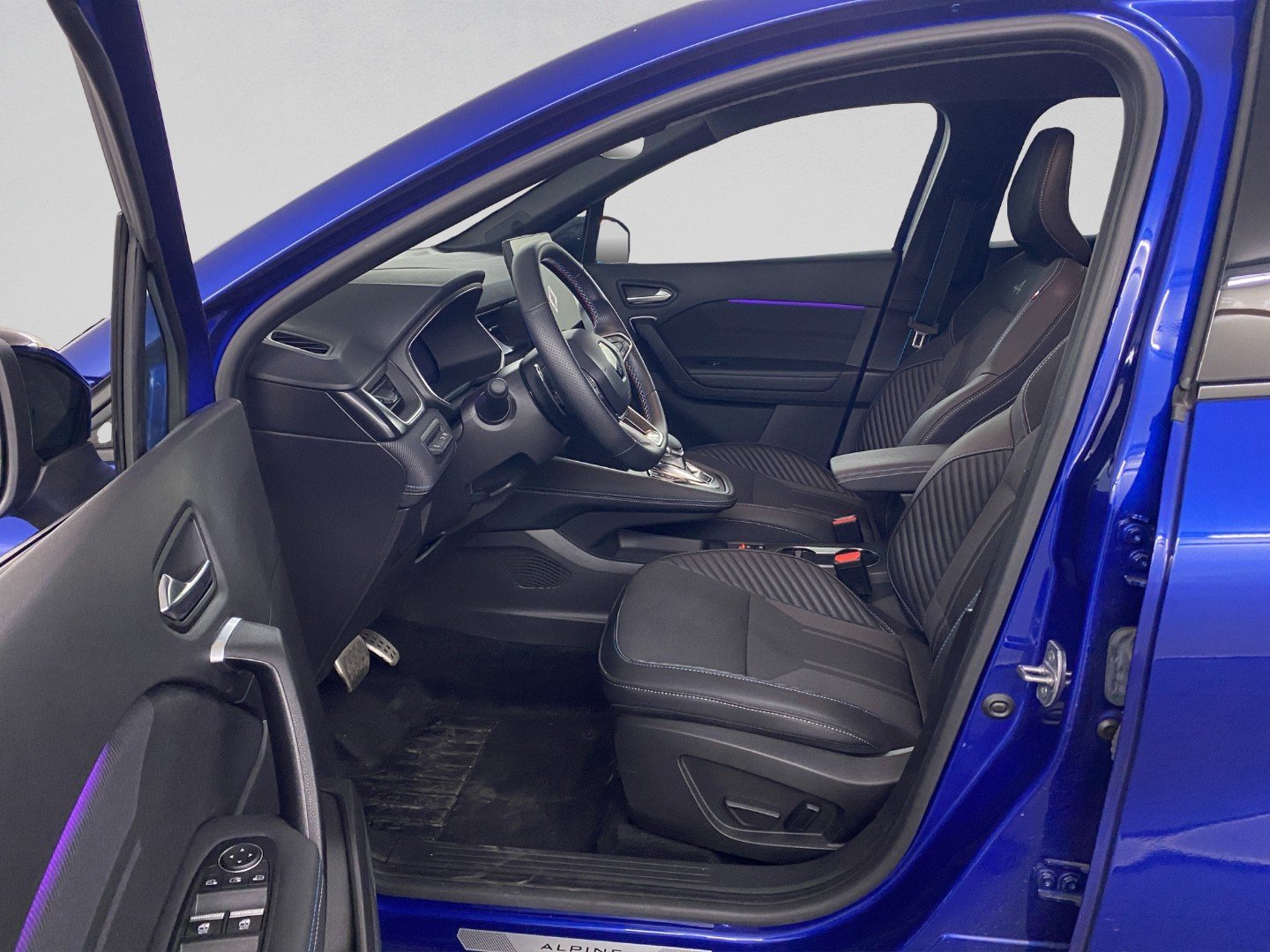 RENAULT Captur 1.3 TCe Esprit Alpine EDC, Mild-Hybrid Petrol/Electric, Second hand / Used, Automatic - 7