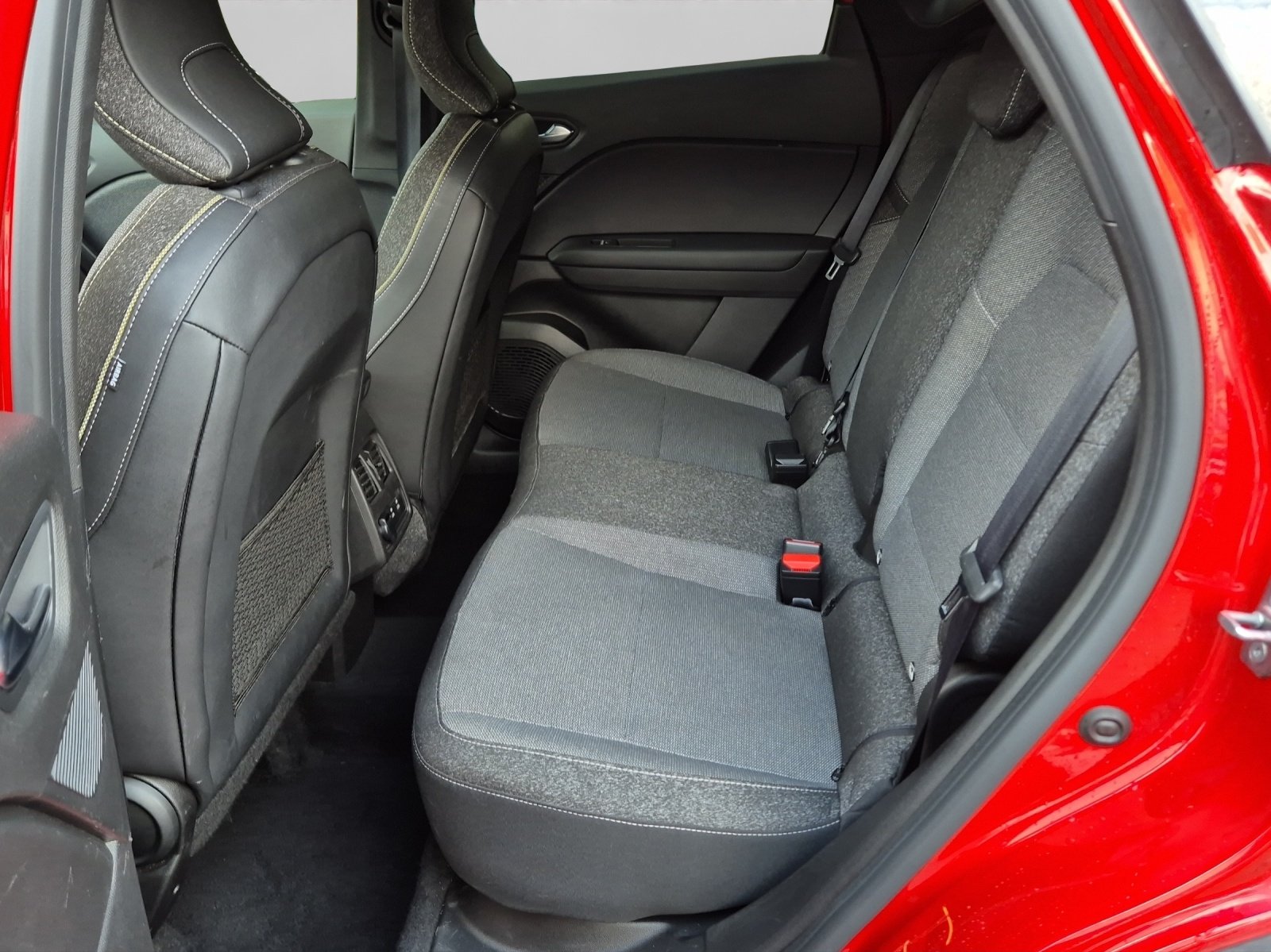 RENAULT Captur 1.3 TCe 140 techno, Mild-Hybrid Benzin/Elektro, Occasion / Gebraucht, Handschaltung - 7