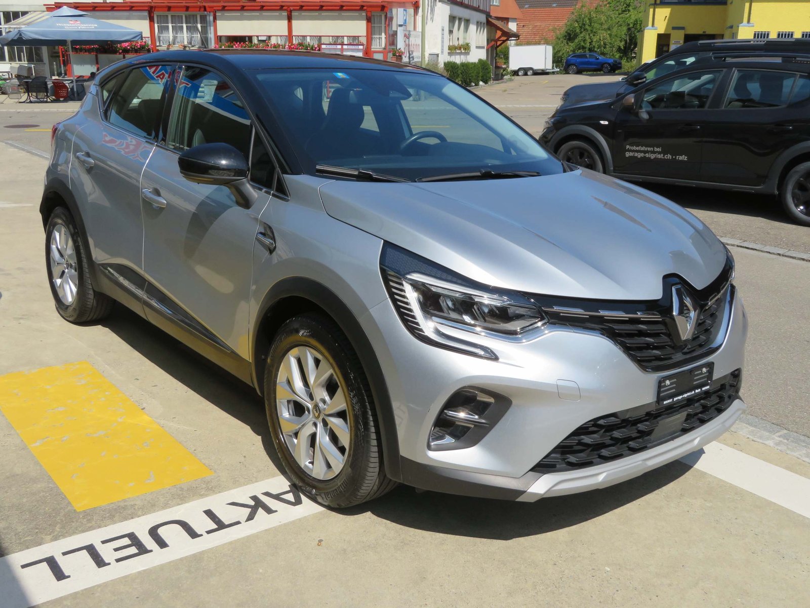 RENAULT Captur 1.3 TCe Intens EDC, Benzin, Occasion / Gebraucht, Automatik - 4