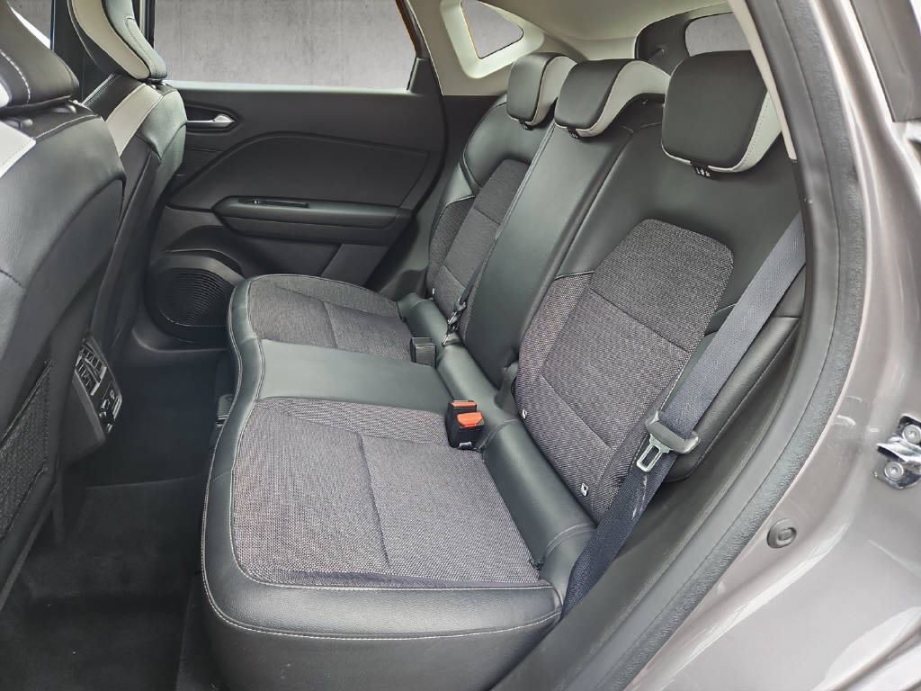 RENAULT Captur 1.3 TCe 140 Intens EDC, Mild-Hybrid Petrol/Electric, Second hand / Used, Automatic - 6