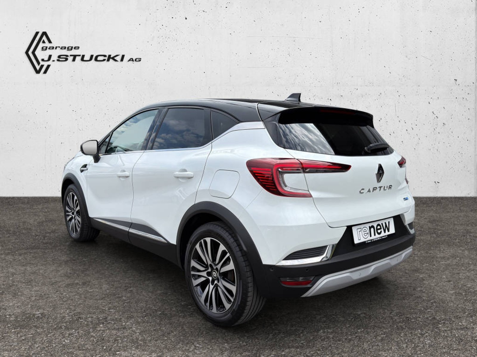 RENAULT Captur E-TECH 1.6 Plug-in Hybrid Initiale Paris, Plug-in-Hybrid Petrol/Electric, Second hand / Used, Automatic - 3