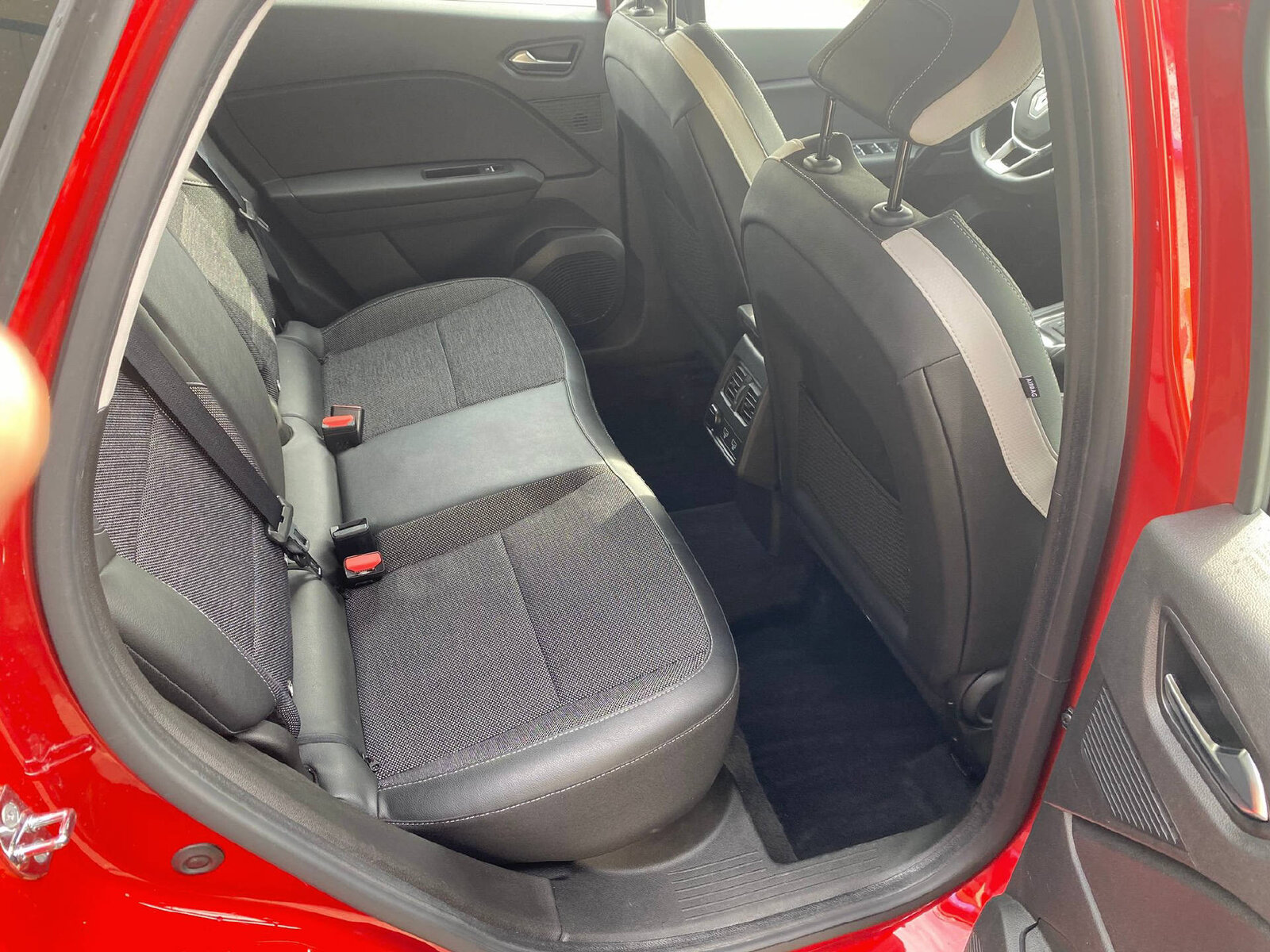 RENAULT Neuer Captur INTENS TCe 140 EDC PF, Essence, Occasion / Utilisé, Automatique - 7