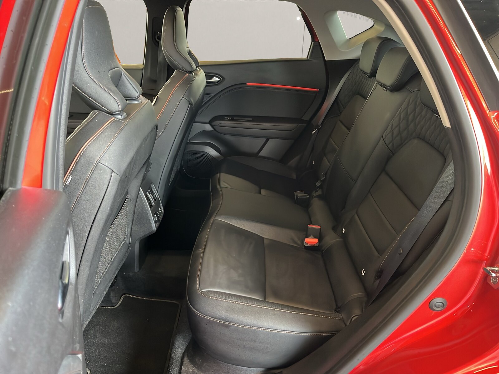 RENAULT Captur 1.3 TCe 140 Initiale EDC, Mild-Hybrid Benzin/Elektro, Occasion / Gebraucht, Automatik - 5