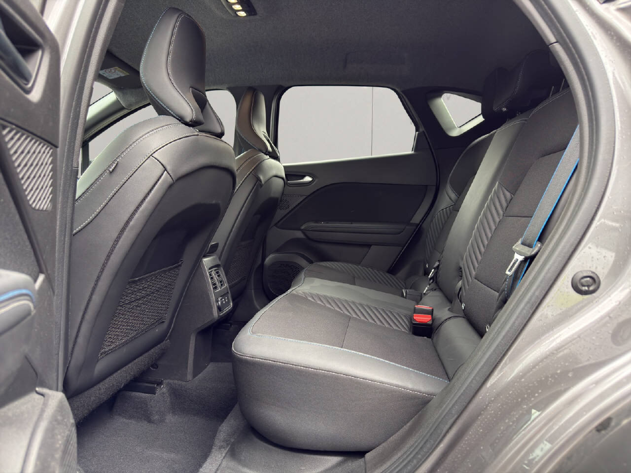 RENAULT Captur 1.3 TCe 160 esprit Alpine EDC, Hybride Léger Essence/Électricité, Occasion / Utilisé, Automatique - 5