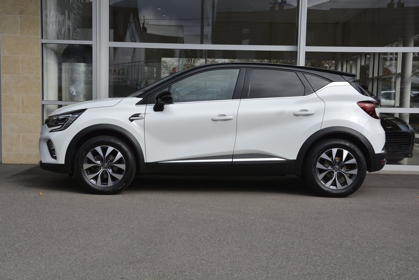 RENAULT Captur 1.3 TCe 155 Intens EDC 1.3 TCe 155 Intens EDC, Benzin, Occasion / Gebraucht, Automatik - 3