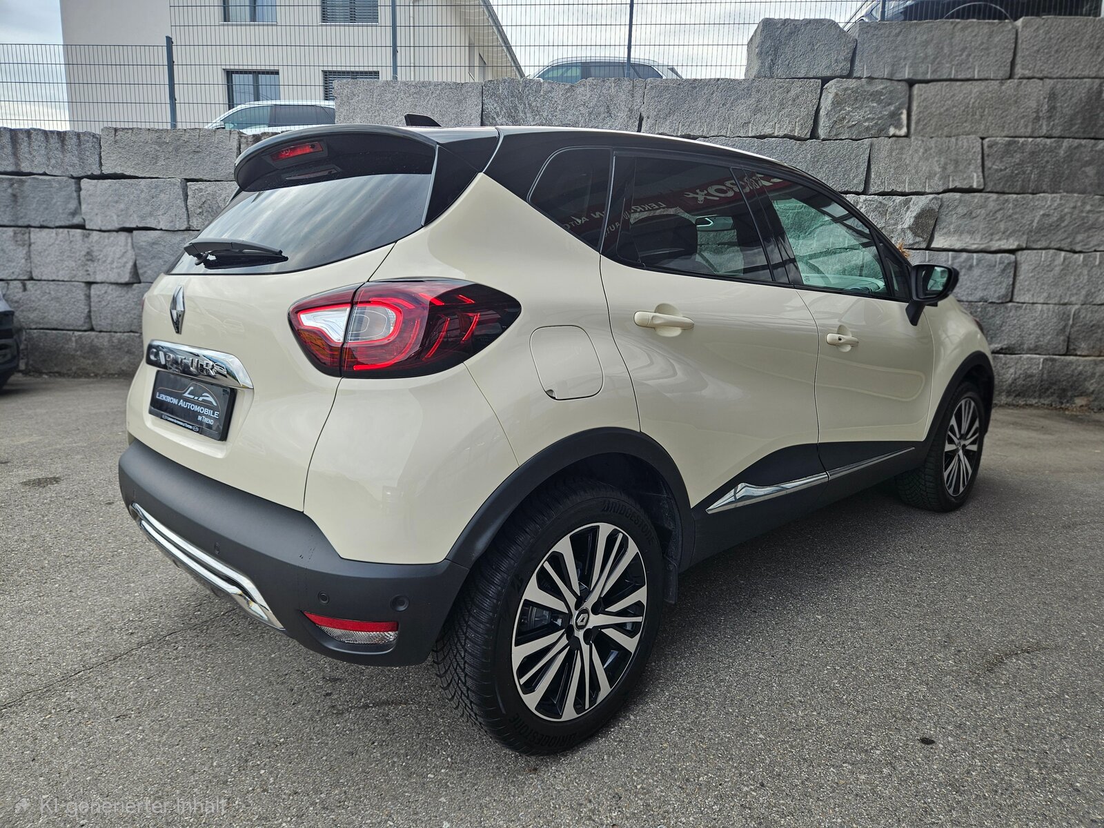 RENAULT Captur 1.2 T 16V Initiale Paris EDC, Benzina, Occasioni / Usate, Automatico - 7