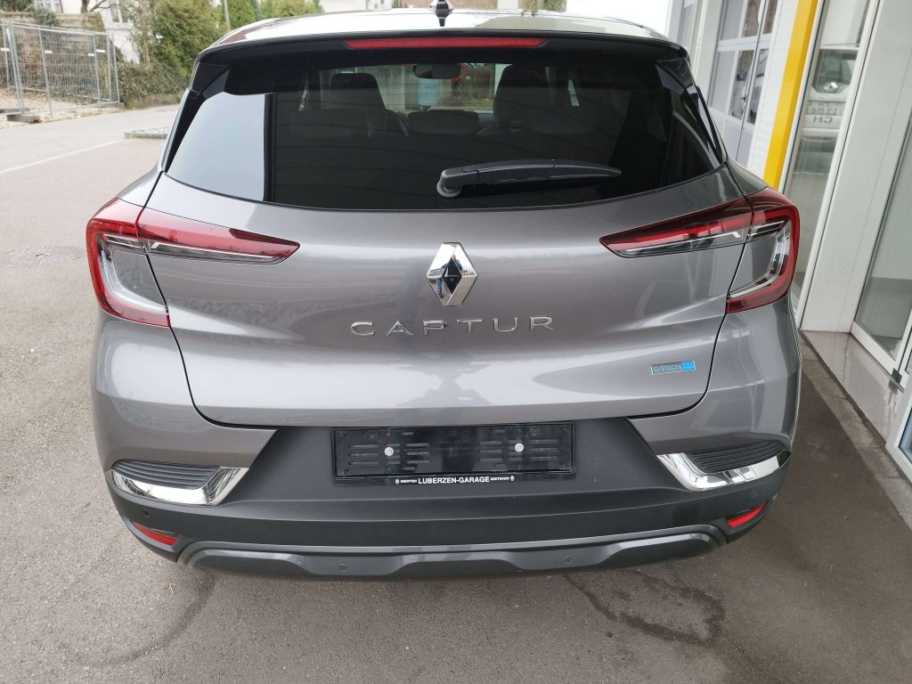 RENAULT Captur 1.6 E-Tech Plug-in Initiale, Plug-in-Hybrid Petrol/Electric, Second hand / Used, Automatic - 4