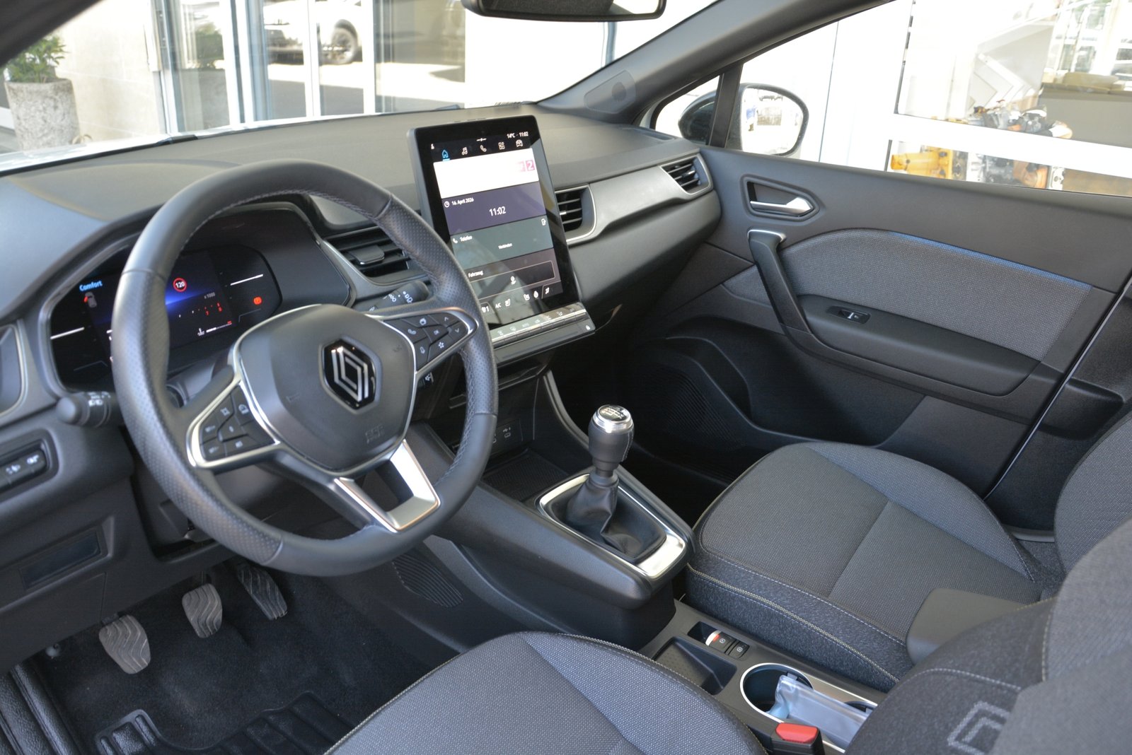 RENAULT Captur 1.3 TCe 140 techno, Mild-Hybrid Petrol/Electric, Ex-demonstrator, Manual - 5