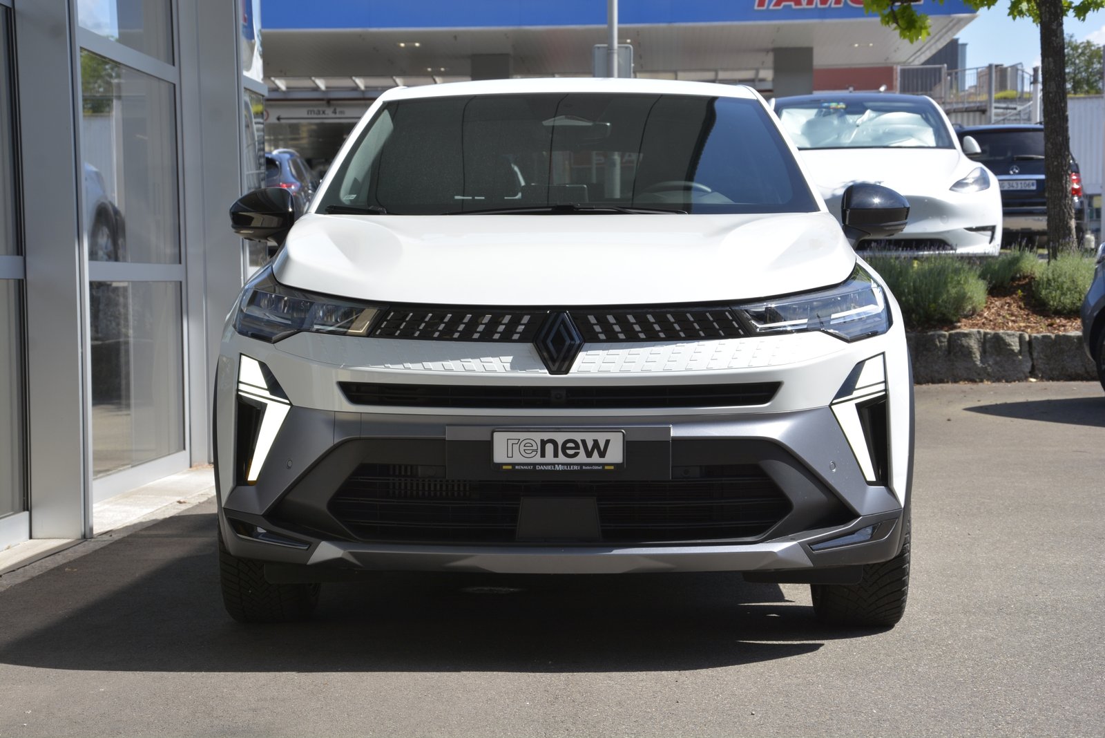 RENAULT Captur 1.3 TCe 160 esprit Alpine EDC, Mild-Hybrid Petrol/Electric, Ex-demonstrator, Automatic - 2