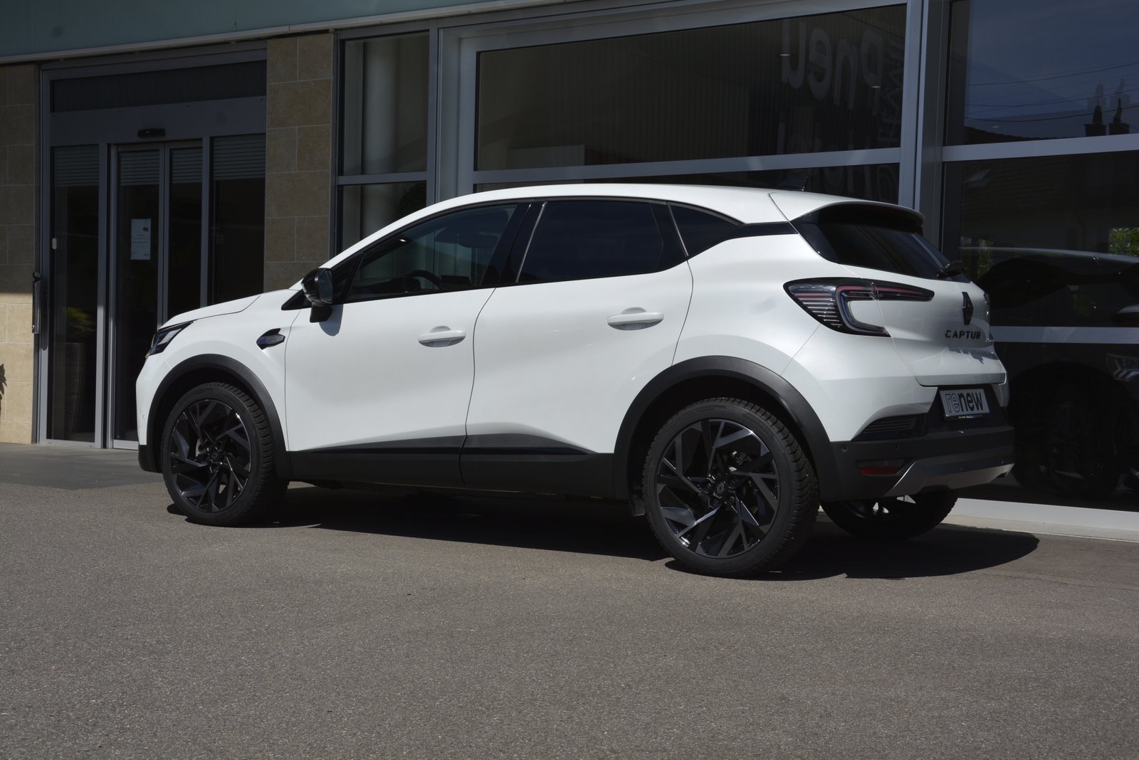 RENAULT Captur 1.3 TCe 160 esprit Alpine EDC, Mild-Hybrid Petrol/Electric, Ex-demonstrator, Automatic - 4