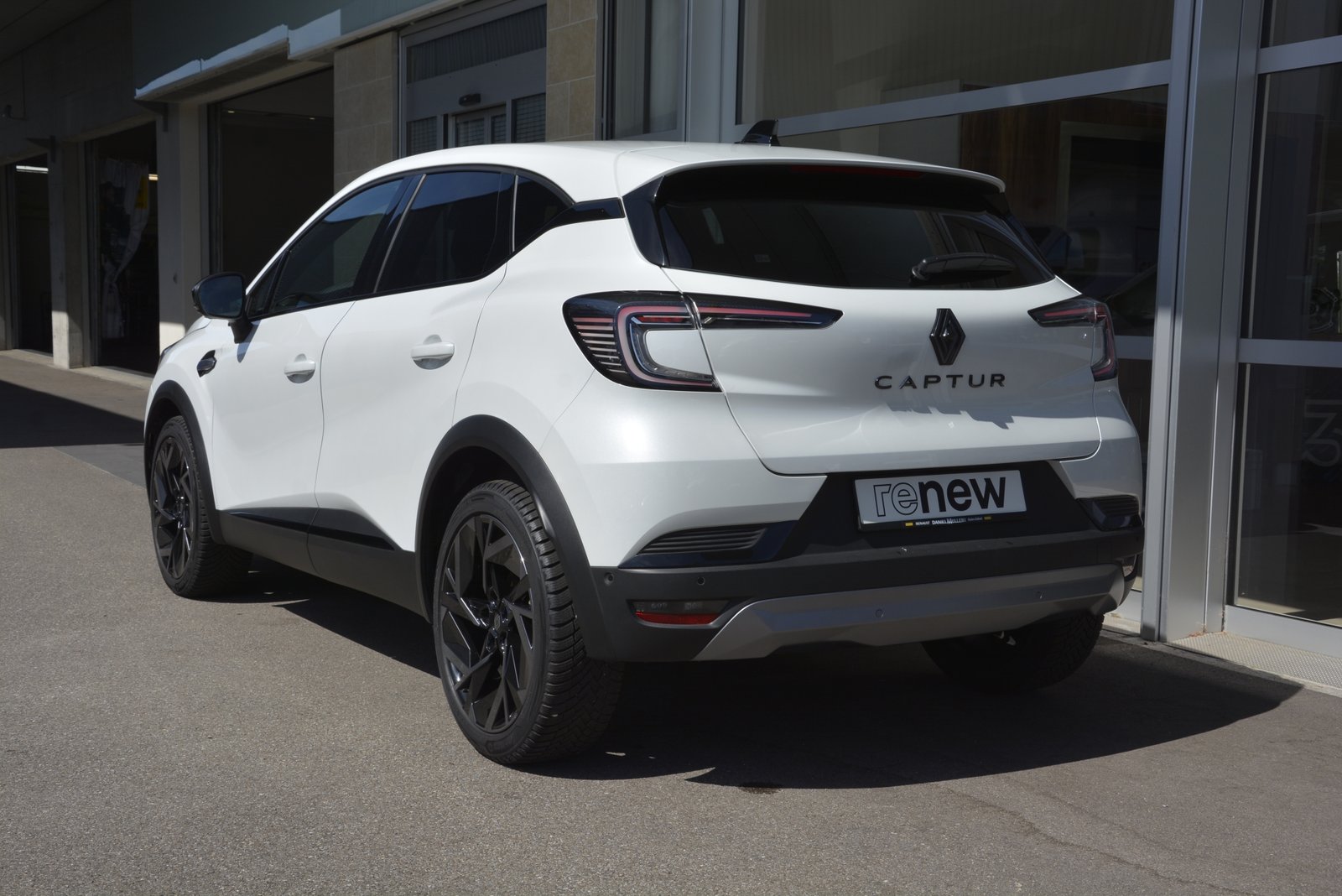 RENAULT Captur 1.3 TCe 160 esprit Alpine EDC, Mild-Hybrid Petrol/Electric, Ex-demonstrator, Automatic - 5