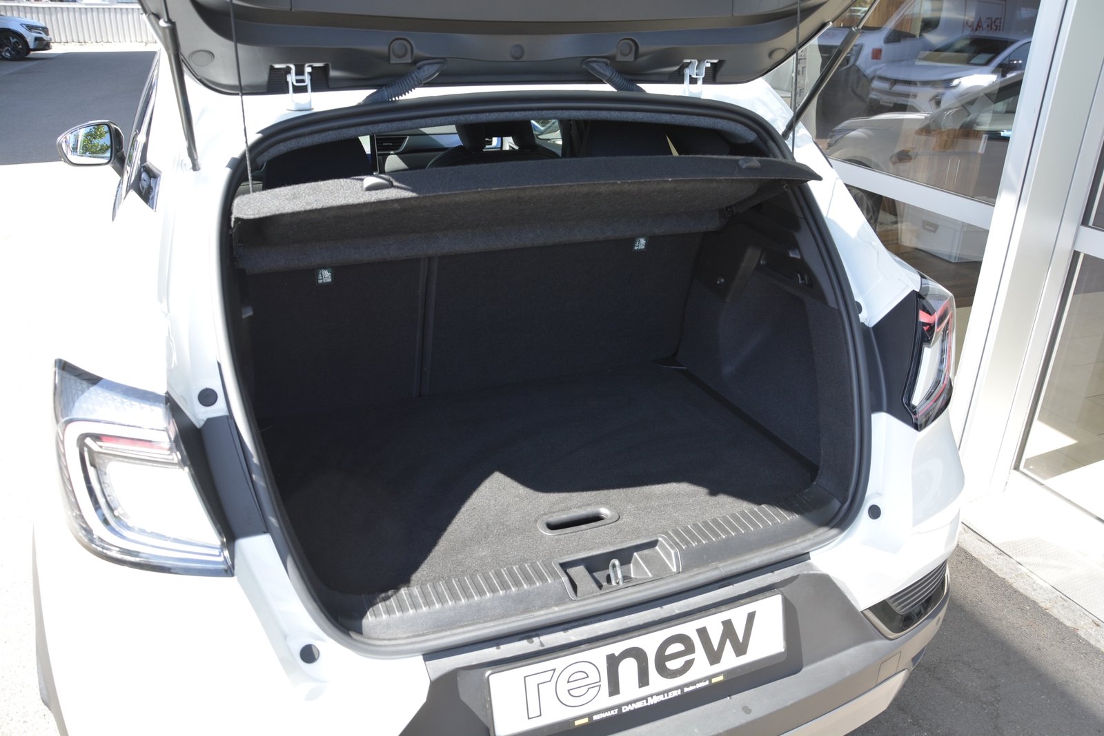 RENAULT Captur 1.3 TCe 160 esprit Alpine EDC, Mild-Hybrid Petrol/Electric, Ex-demonstrator, Automatic - 6