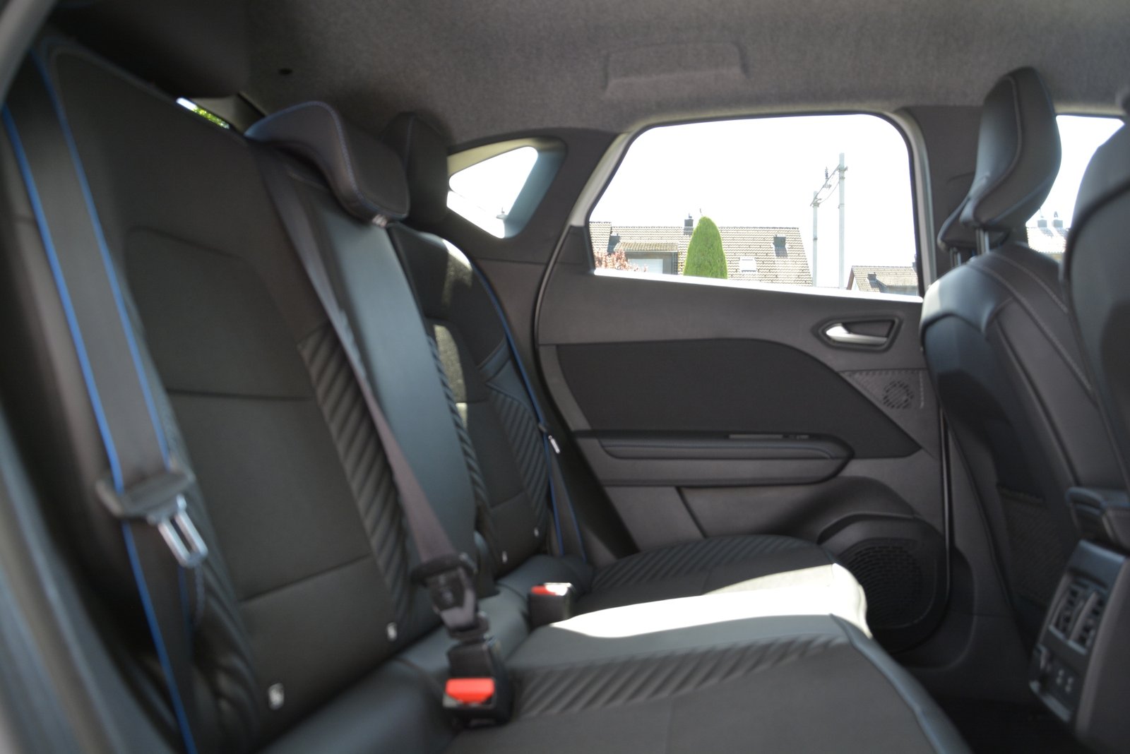 RENAULT Captur 1.3 TCe 160 esprit Alpine EDC, Mild-Hybrid Petrol/Electric, Ex-demonstrator, Automatic - 7