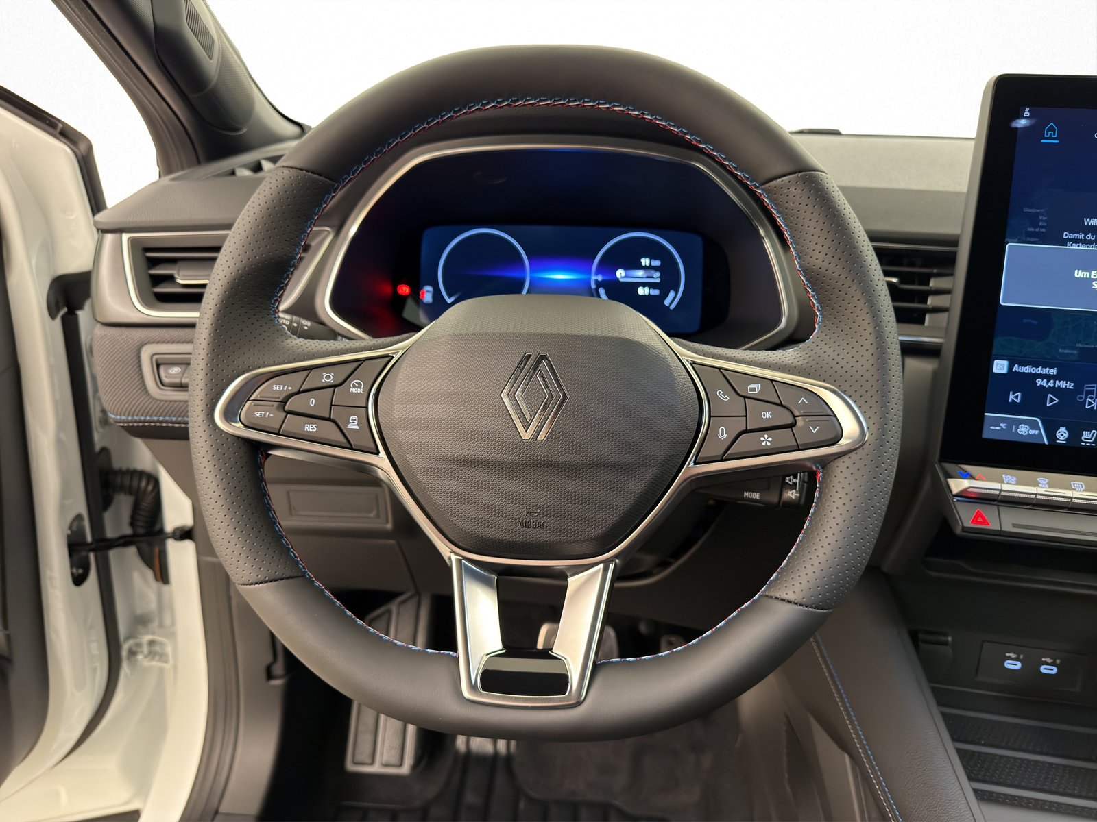 RENAULT Captur 1.8 E-Tech esprit Alpine, Full-Hybrid Petrol/Electric, Ex-demonstrator, Automatic - 5