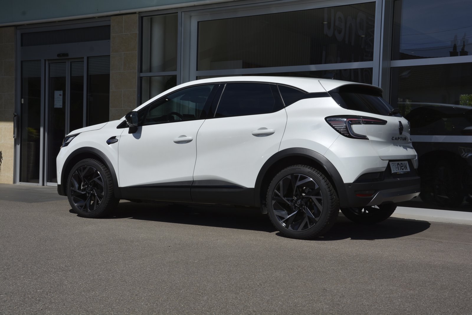 RENAULT Captur 1.3 TCe 160 esprit Alpine EDC, Mild-Hybrid Petrol/Electric, Ex-demonstrator, Automatic - 4