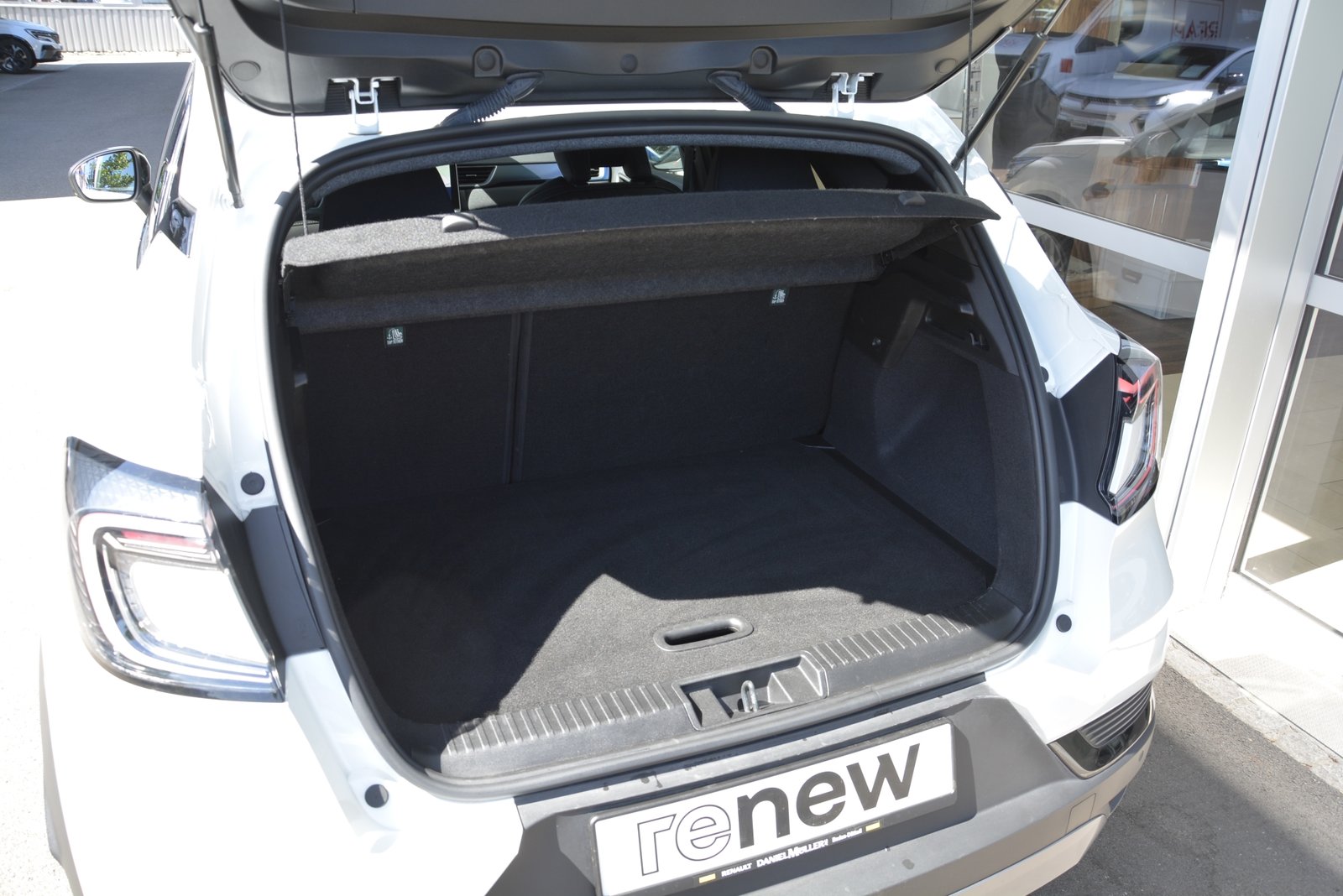 RENAULT Captur 1.3 TCe 160 esprit Alpine EDC, Mild-Hybrid Petrol/Electric, Ex-demonstrator, Automatic - 6