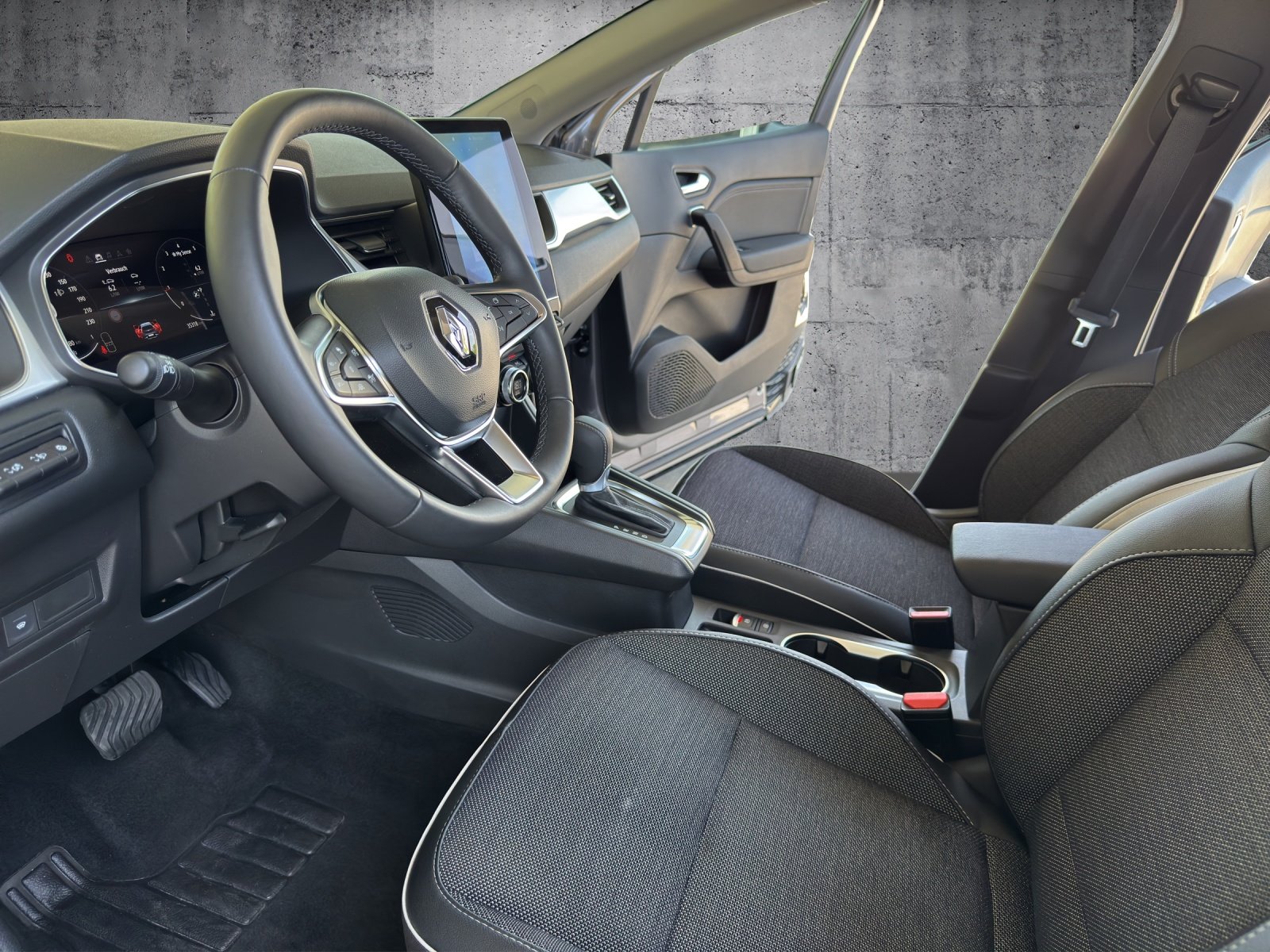 RENAULT Captur 1.3 TCe Techno EDC *Anhängerkupplung*, Mild-Hybrid Benzin/Elektro, Occasion / Gebraucht, Automat - 2