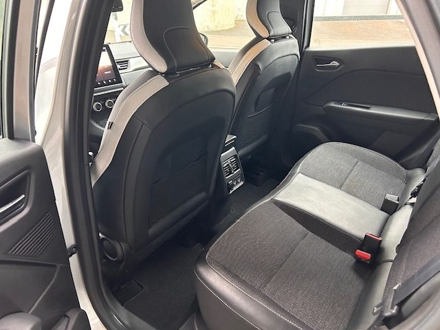 RENAULT Captur 1.3 TCe 140 Intens EDC, Mild-Hybrid Petrol/Electric, Second hand / Used, Automatic - 5