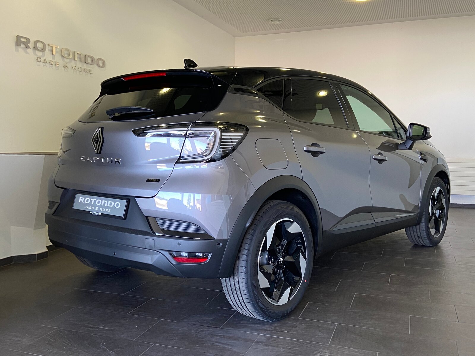 RENAULT Captur 1.8 E-Tech 160 Techno DHT, Petrol, New car, Automatic - 2