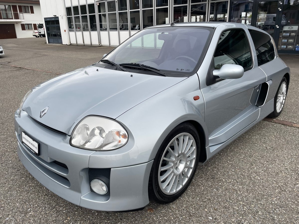 RENAULT Clio 3.0 V6, Essence, Occasion / Utilisé, Manuelle - 2