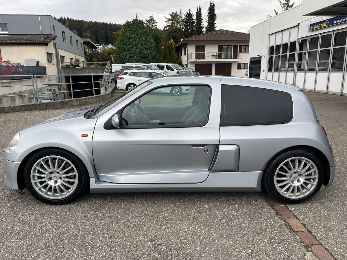 RENAULT Clio 3.0 V6, Essence, Occasion / Utilisé, Manuelle - 3