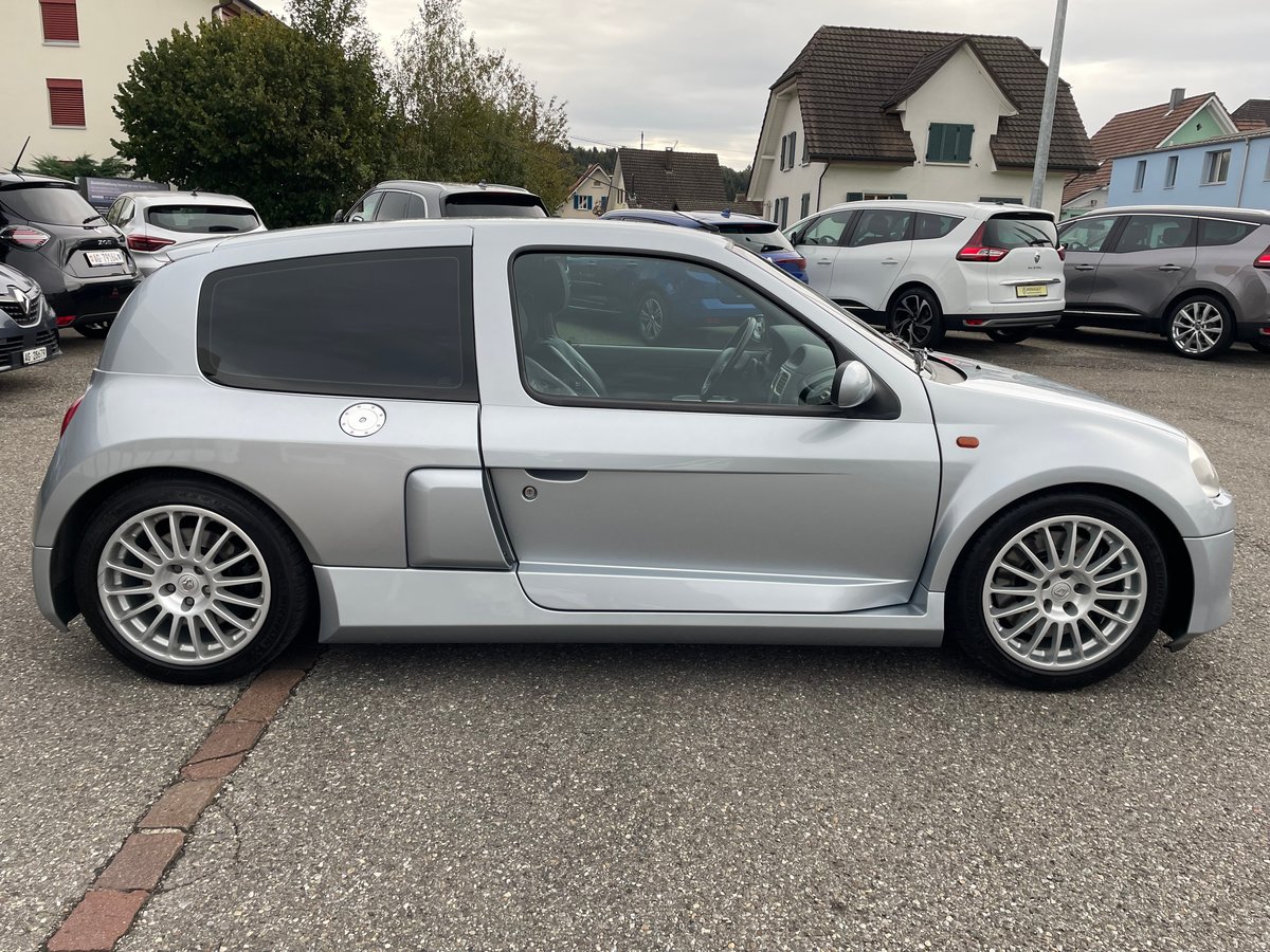 RENAULT Clio 3.0 V6, Essence, Occasion / Utilisé, Manuelle - 7