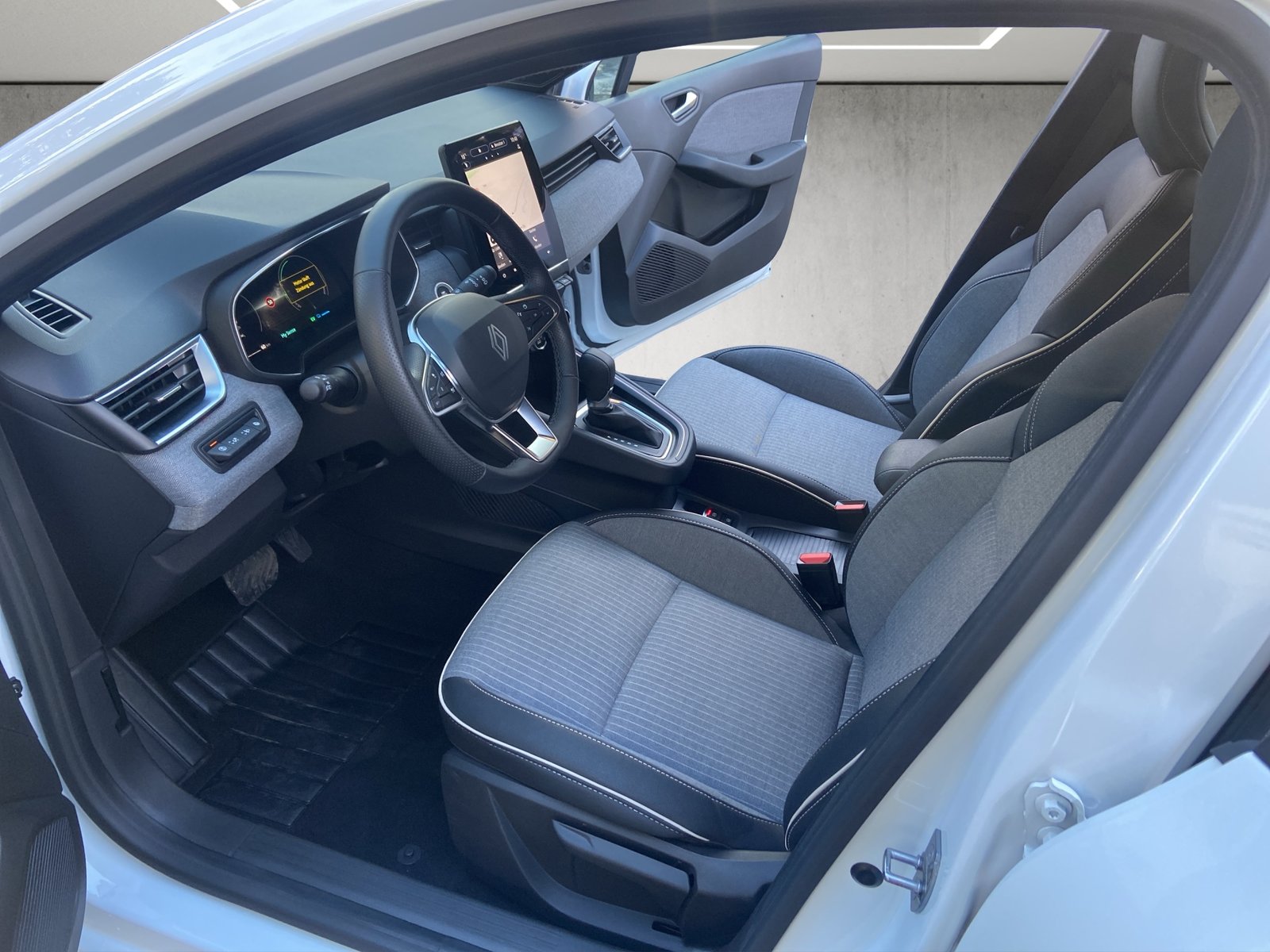 RENAULT Clio 1.6 E-Tech Techno, Hybride Intégral Essence/Électricité, Occasion / Utilisé, Automatique - 7