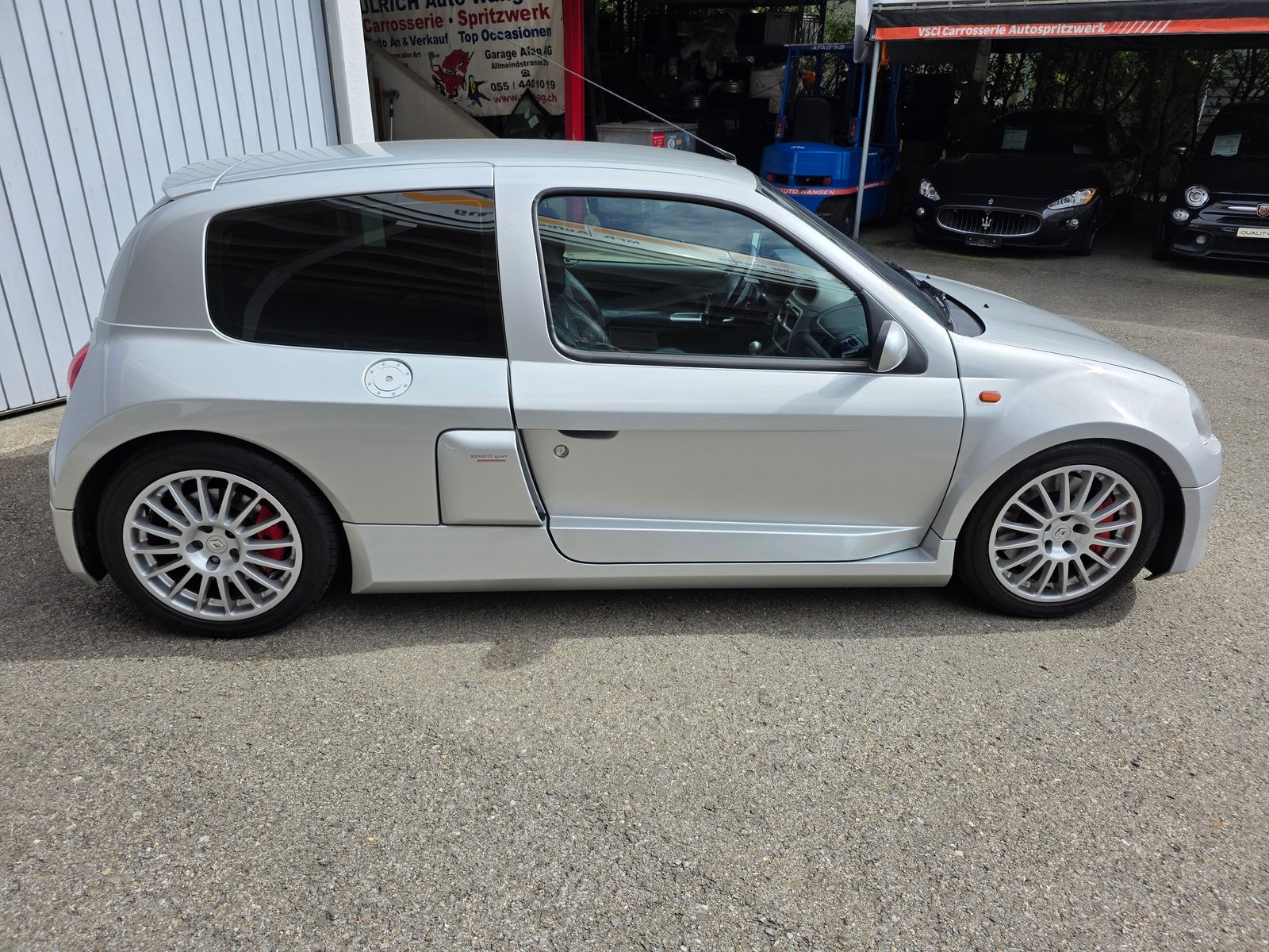 RENAULT Clio 3.0 V6, Benzin, Occasion / Gebraucht, Handschaltung - 2