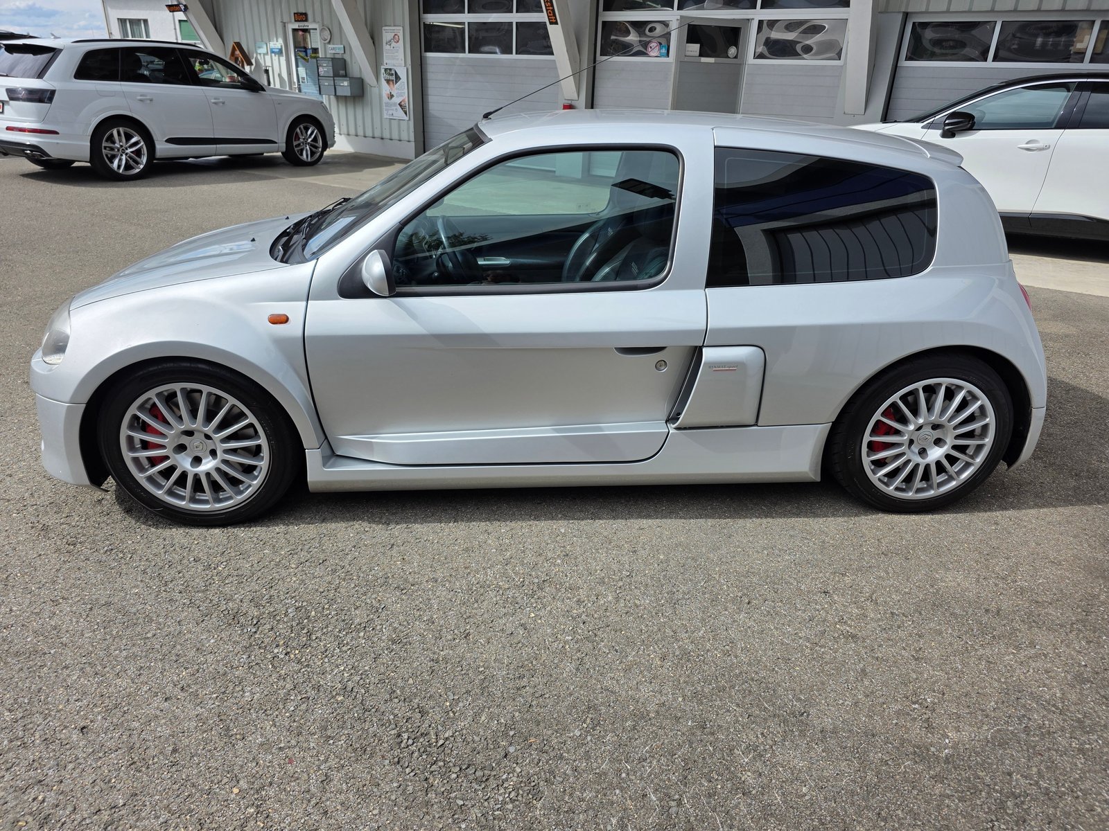 RENAULT Clio 3.0 V6, Benzin, Occasion / Gebraucht, Handschaltung - 7