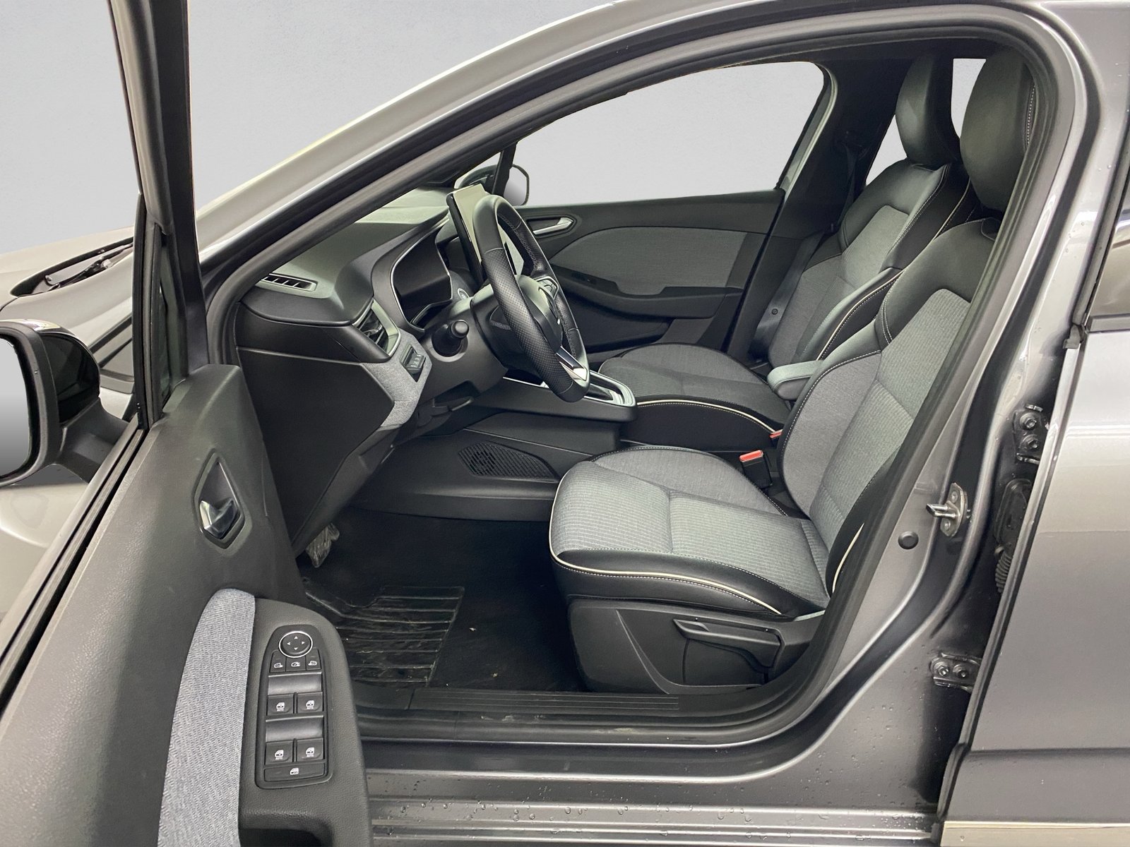 RENAULT Clio 1.6 E-Tech Techno, Voll-Hybrid Benzin/Elektro, Occasion / Gebraucht, Automatik - 7