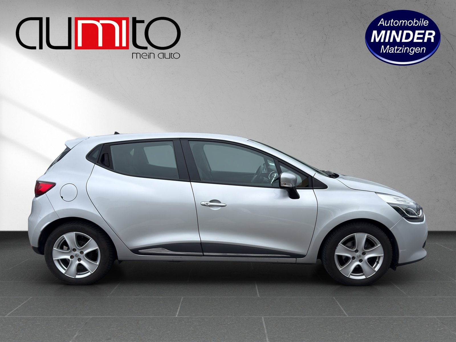 RENAULT Clio 1.2 16V T Swiss Edition EDC, Petrol, Second hand / Used, Automatic - 2