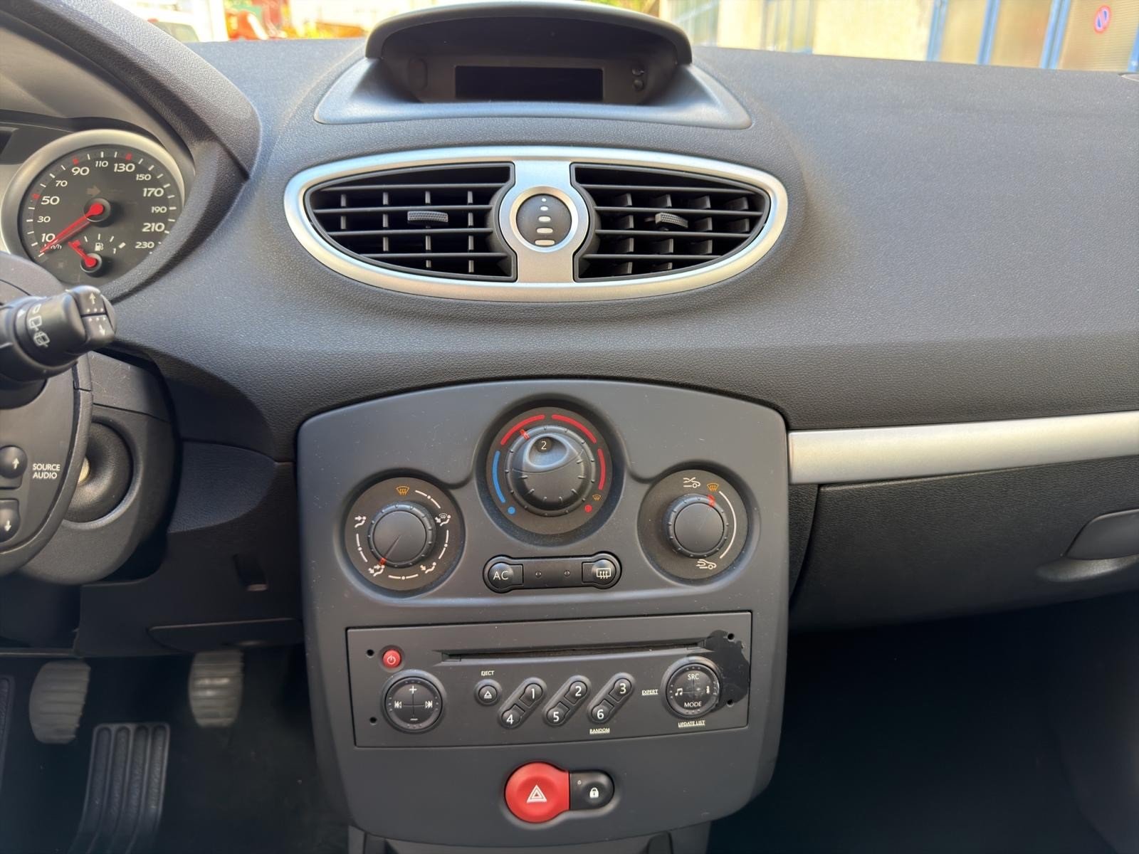 RENAULT Clio 1.2 16V Turbo Expression, Essence, Occasion / Utilisé, Manuelle - 5