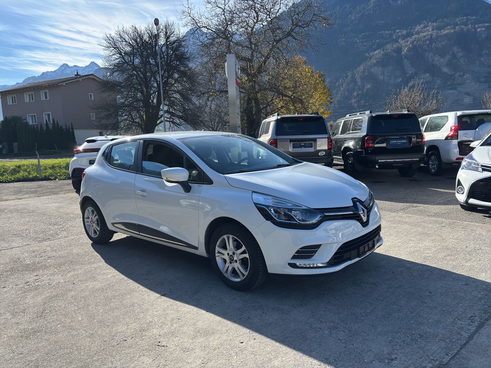RENAULT Clio 0.9 12V Zen, Petrol, Second hand / Used, Manual - 5
