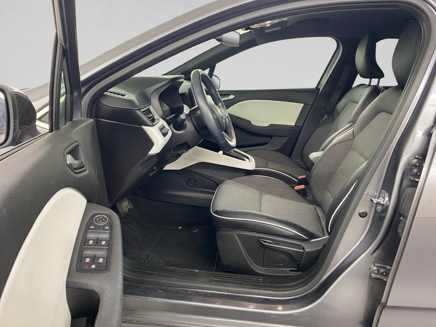 RENAULT Clio 1.0 Techno CVT, Benzin, Occasion / Gebraucht, Automatik - 7