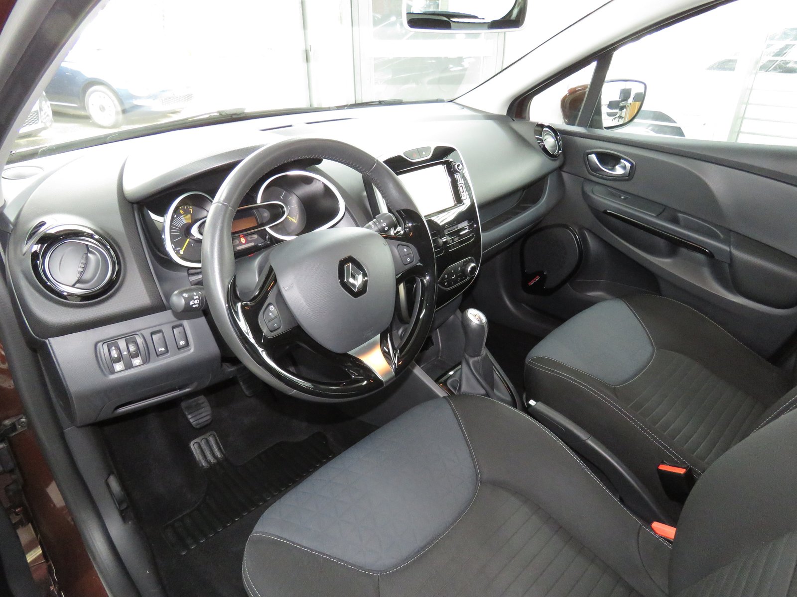 RENAULT Clio 0.9 12V Expression, Benzin, Occasion / Gebraucht, Handschaltung - 7
