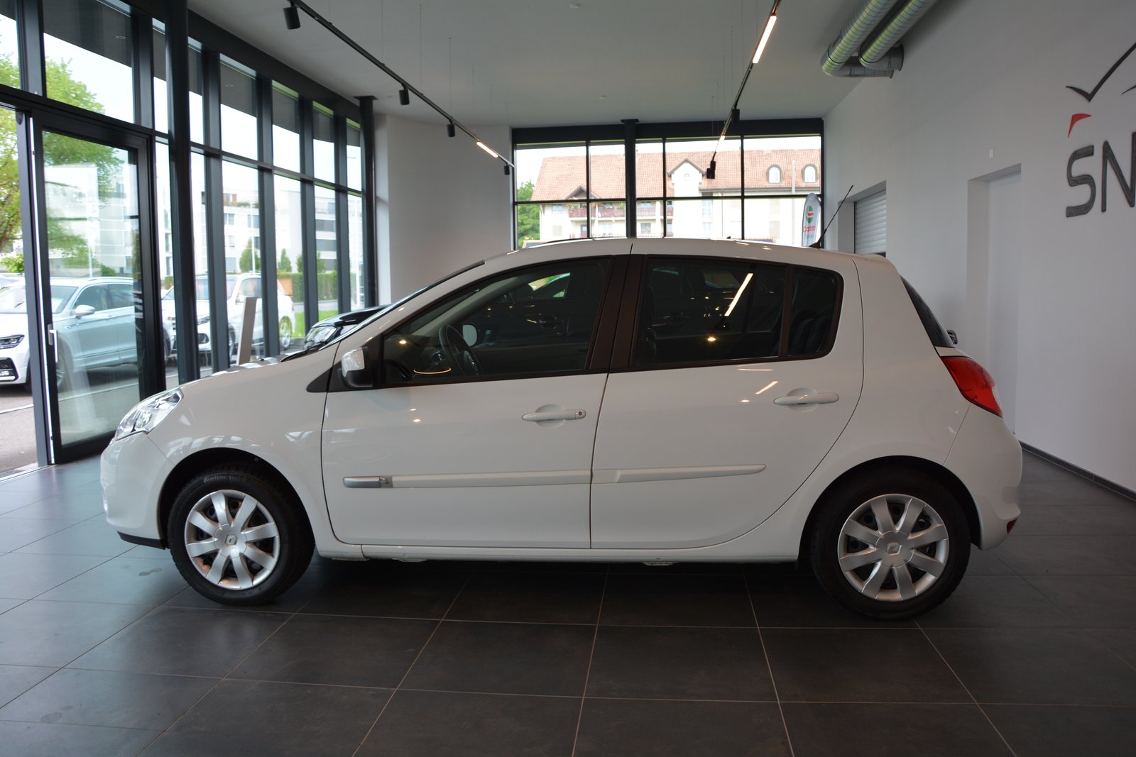RENAULT Clio 1.2 16V Collection, Essence, Occasion / Utilisé, Manuelle - 3