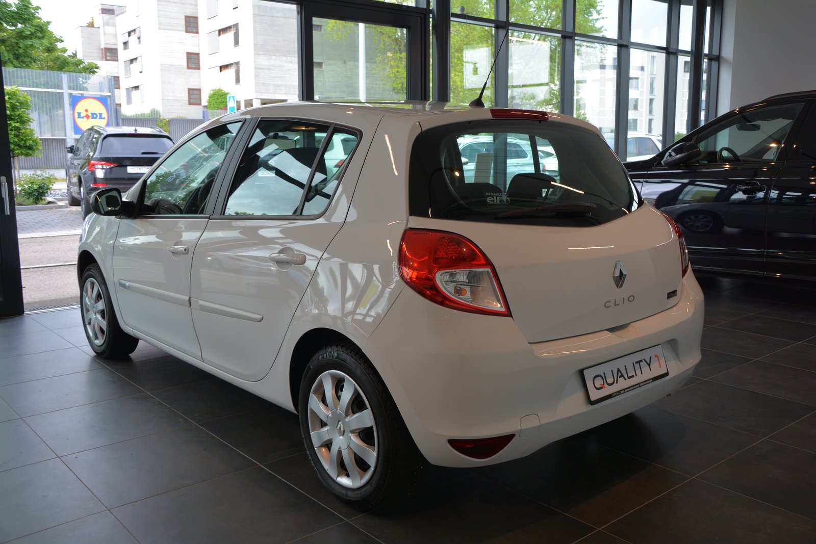 RENAULT Clio 1.2 16V Collection, Essence, Occasion / Utilisé, Manuelle - 4