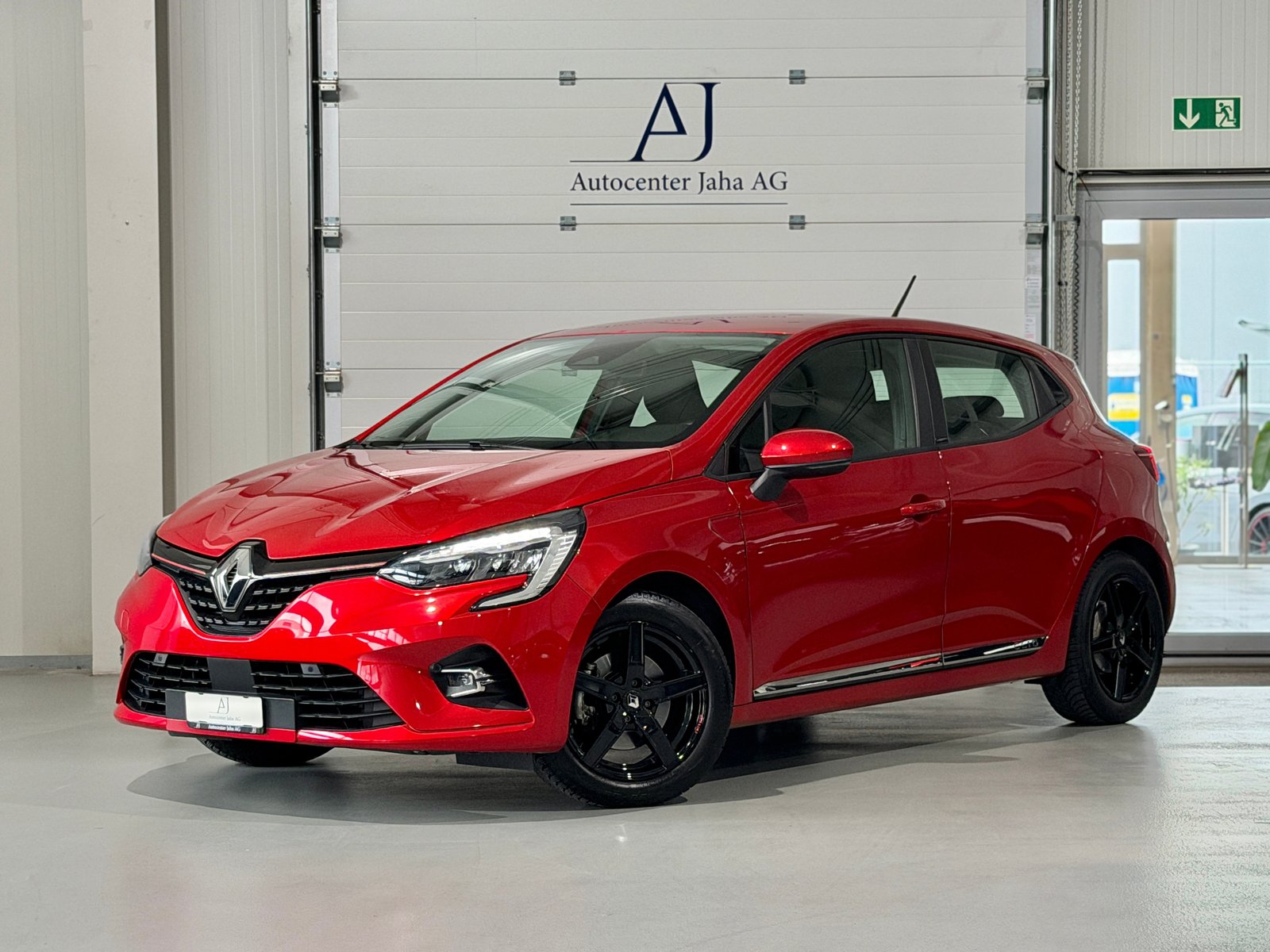 RENAULT Clio 1.6 E-Tech Business