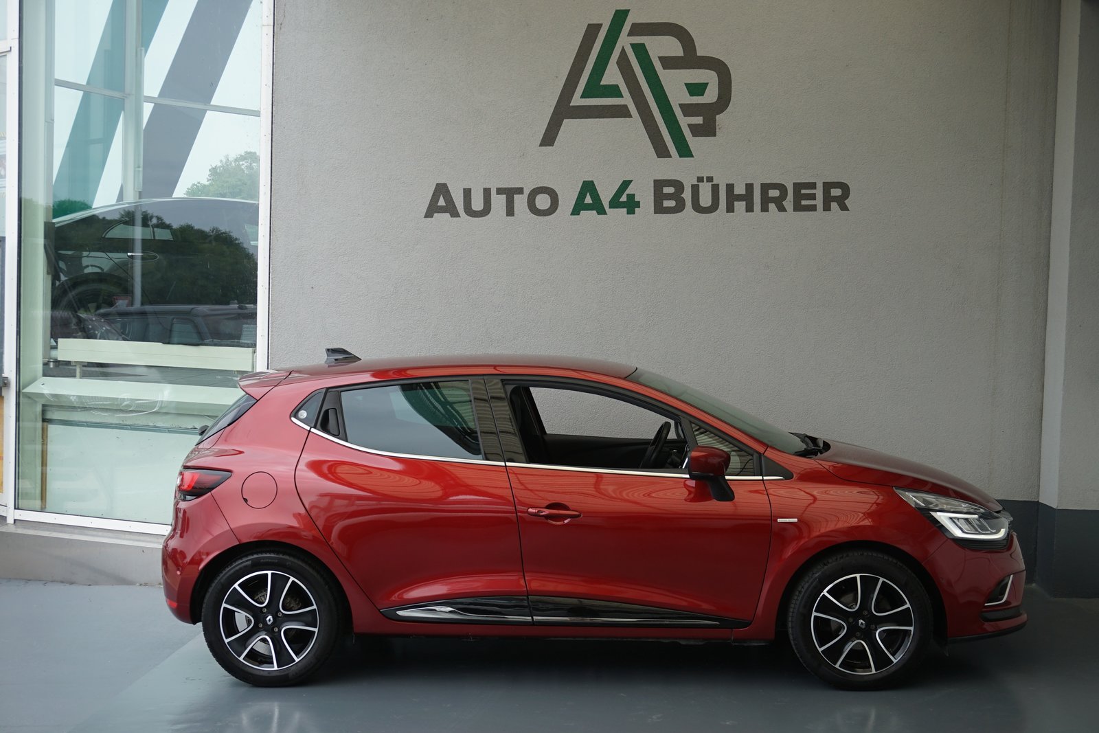 RENAULT Clio 1.2T 120PS Automat Swiss Edition Motor mit Steu, Petrol, Second hand / Used, Automatic - 5