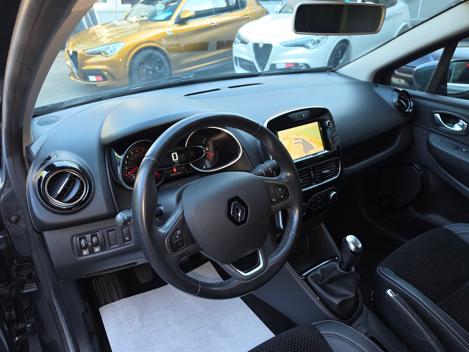 RENAULT Clio 0.9 Intens, Benzin, Occasion / Gebraucht, Handschaltung - 5