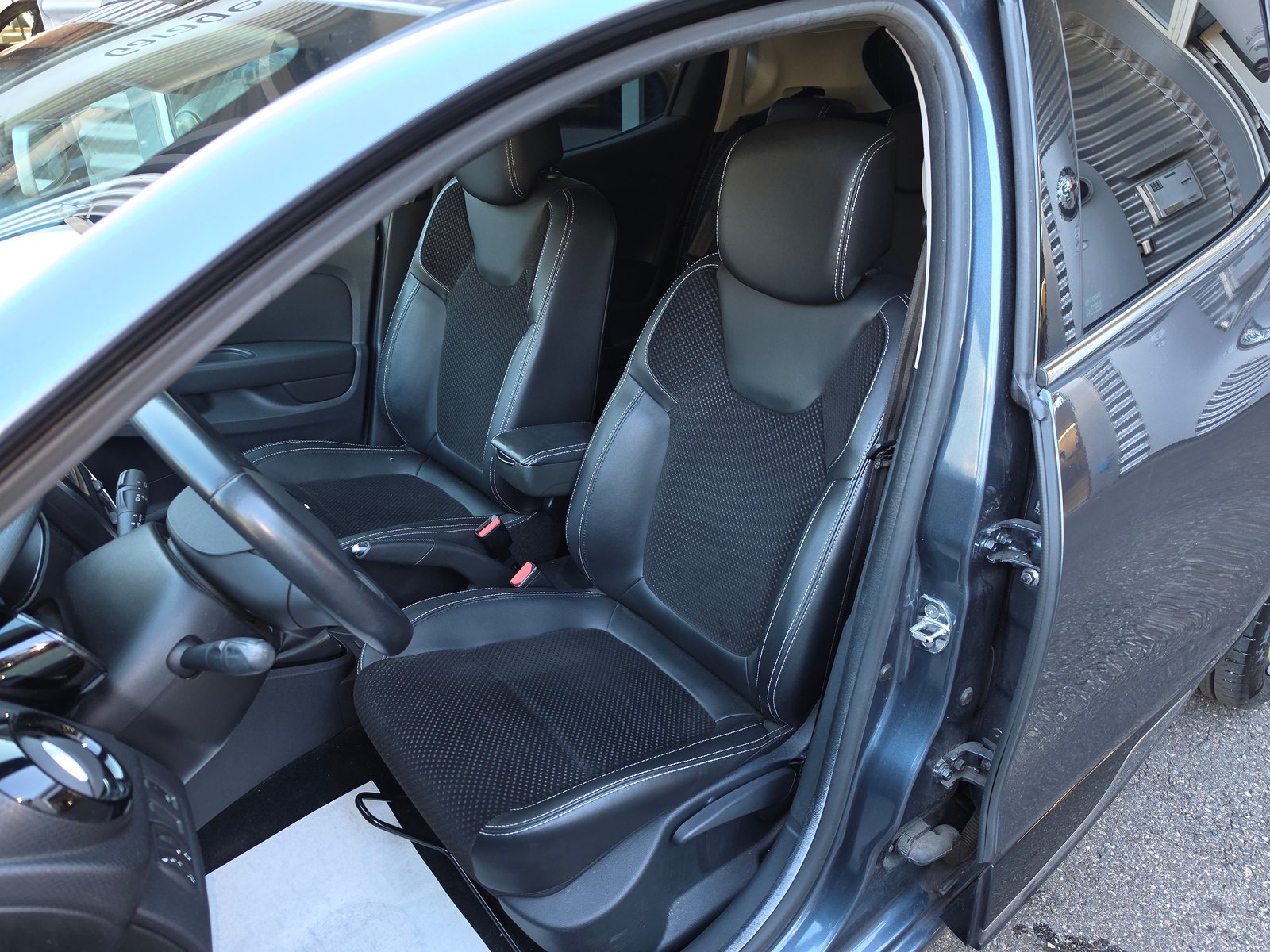 RENAULT Clio 0.9 Intens, Benzin, Occasion / Gebraucht, Handschaltung - 6