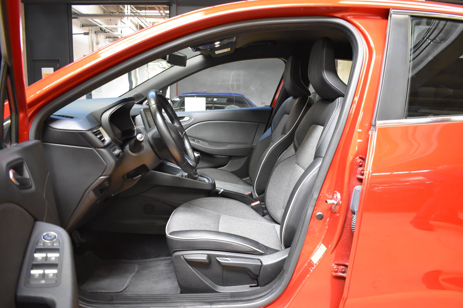 RENAULT RENAULT Clio 1.0 TCe 100 Intens - FaceLift Modell 20, Benzin, Occasion / Gebraucht, Handschaltung - 4