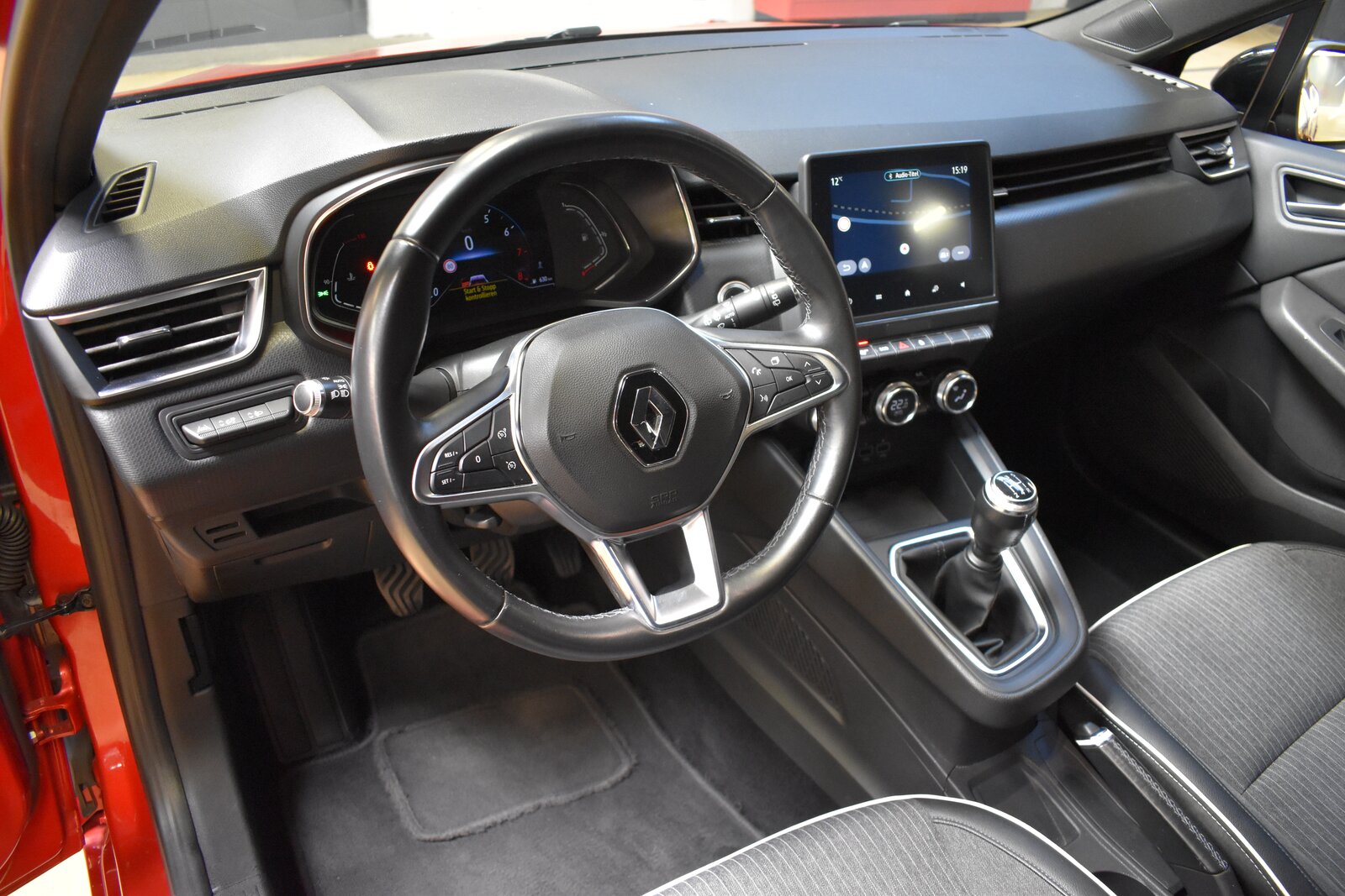 RENAULT RENAULT Clio 1.0 TCe 100 Intens - FaceLift Modell 20, Benzin, Occasion / Gebraucht, Handschaltung - 5