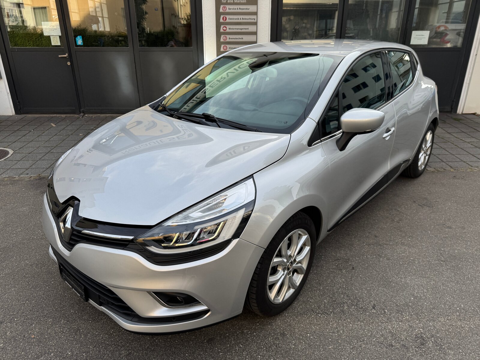 RENAULT Clio 1.2 16V T Intens EDC, Benzin, Occasion / Gebraucht, Automatik - 2