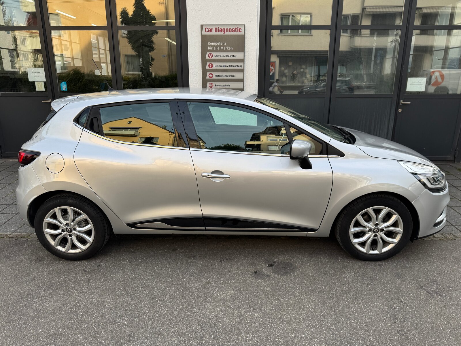 RENAULT Clio 1.2 16V T Intens EDC, Benzin, Occasion / Gebraucht, Automatik - 5